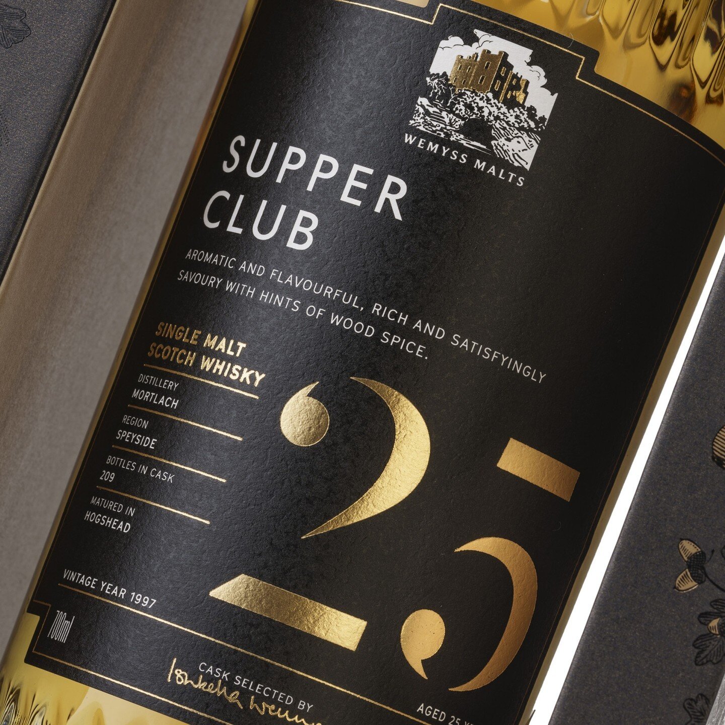 An aromatic, flavourful dram that's rich and satisfyingly savoury, with hints of wood and spice.

From the heart of Speyside, our whisky curators have selected this single cask from Mortlach for its characteristically savoury notes and alluring peppe