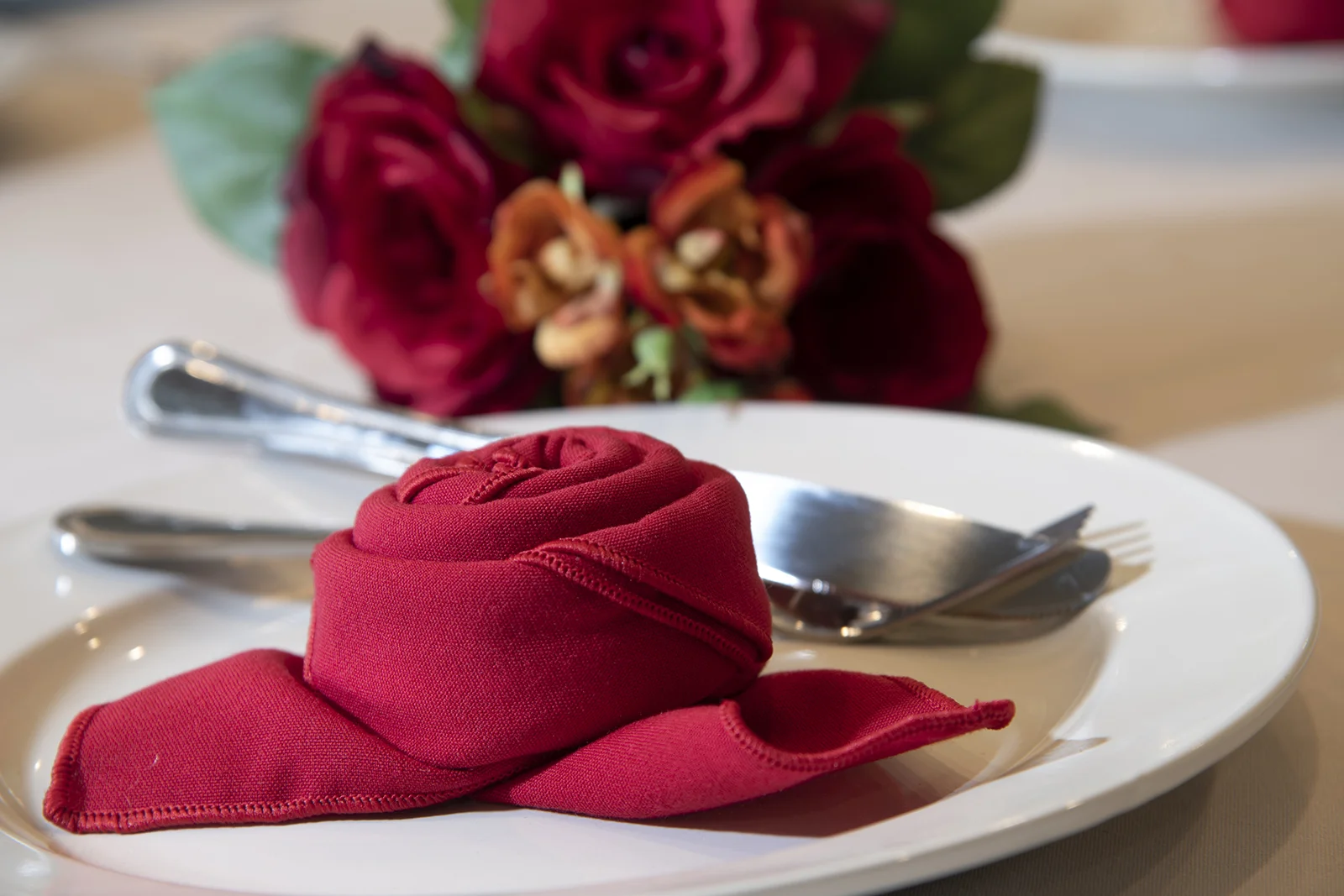 The Echelon provides Members fine dining at its best.
