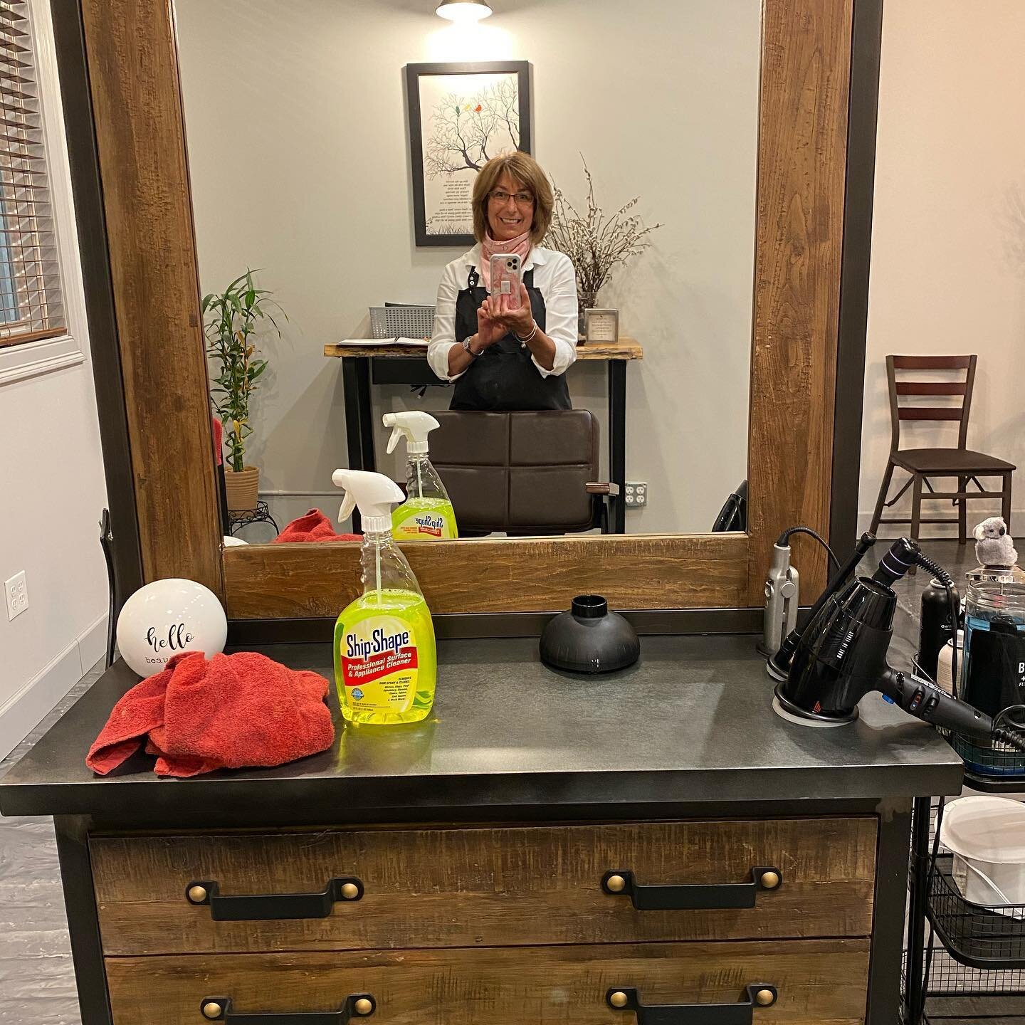 First day back a success! Every time I felt uncomfortable I reminded myself of the front line nurses, doctors, and essential workers and it put it back in to perspective. #ilovemywork #sohappytobebacktowork #behindthechairstylist #smallbusinessowner 