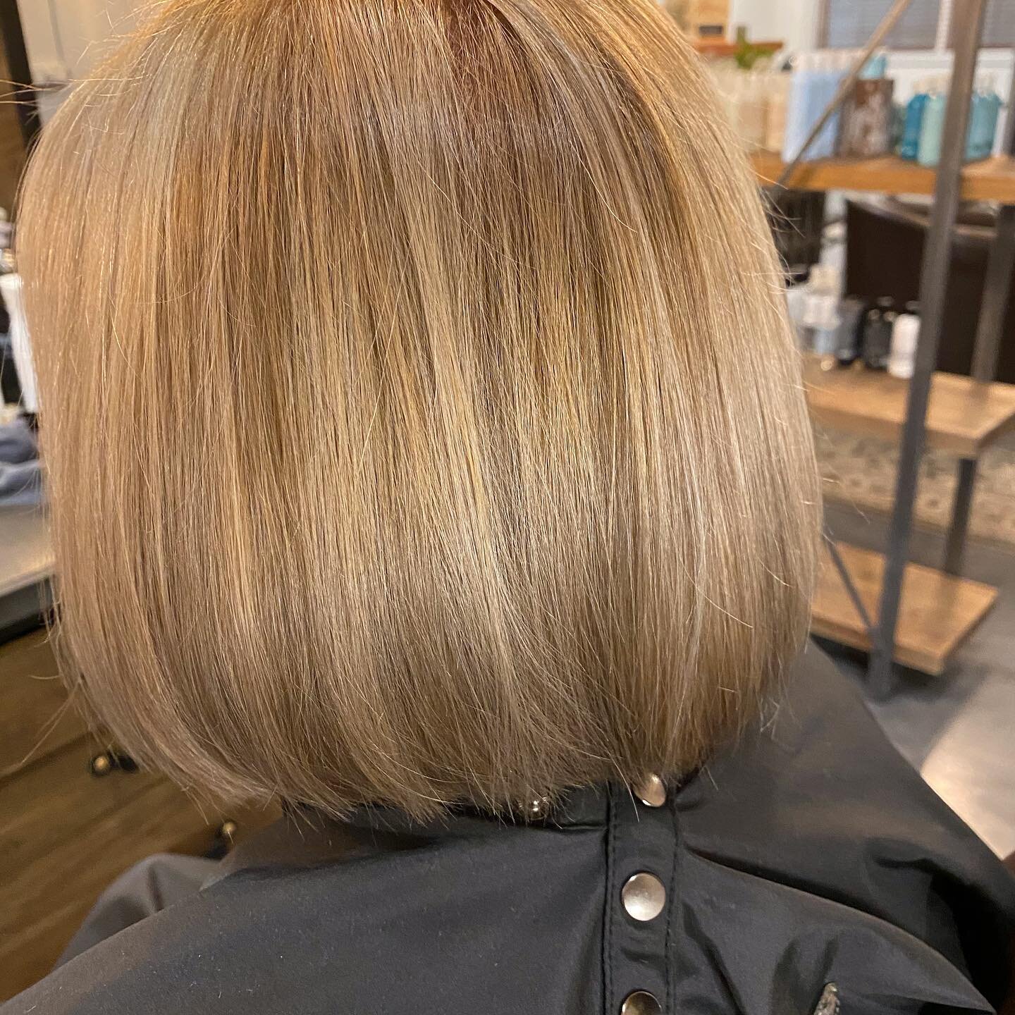 Taking care of business and lovin it! #newcolor #newclientswelcome #healthyhair @olaplex @behindthechair_stylist #easthamptonmassachusetts #holyokema #conditionyourhair