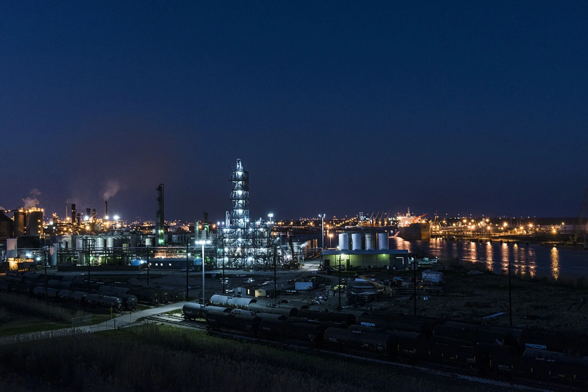 horizon-railroad-skyline-night-city-skyscraper-887857-pxhere.com.jpg