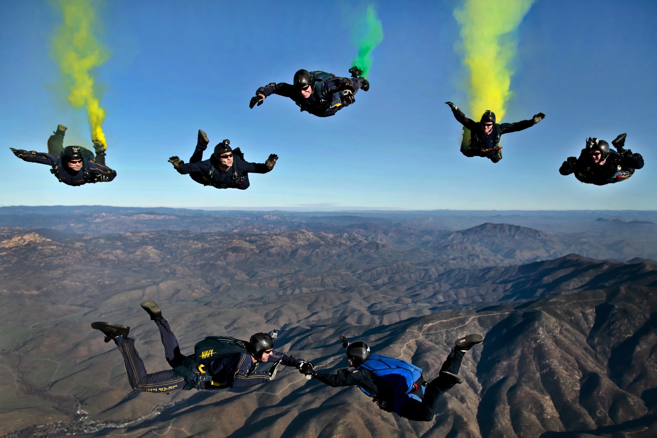 skydivers.jpg