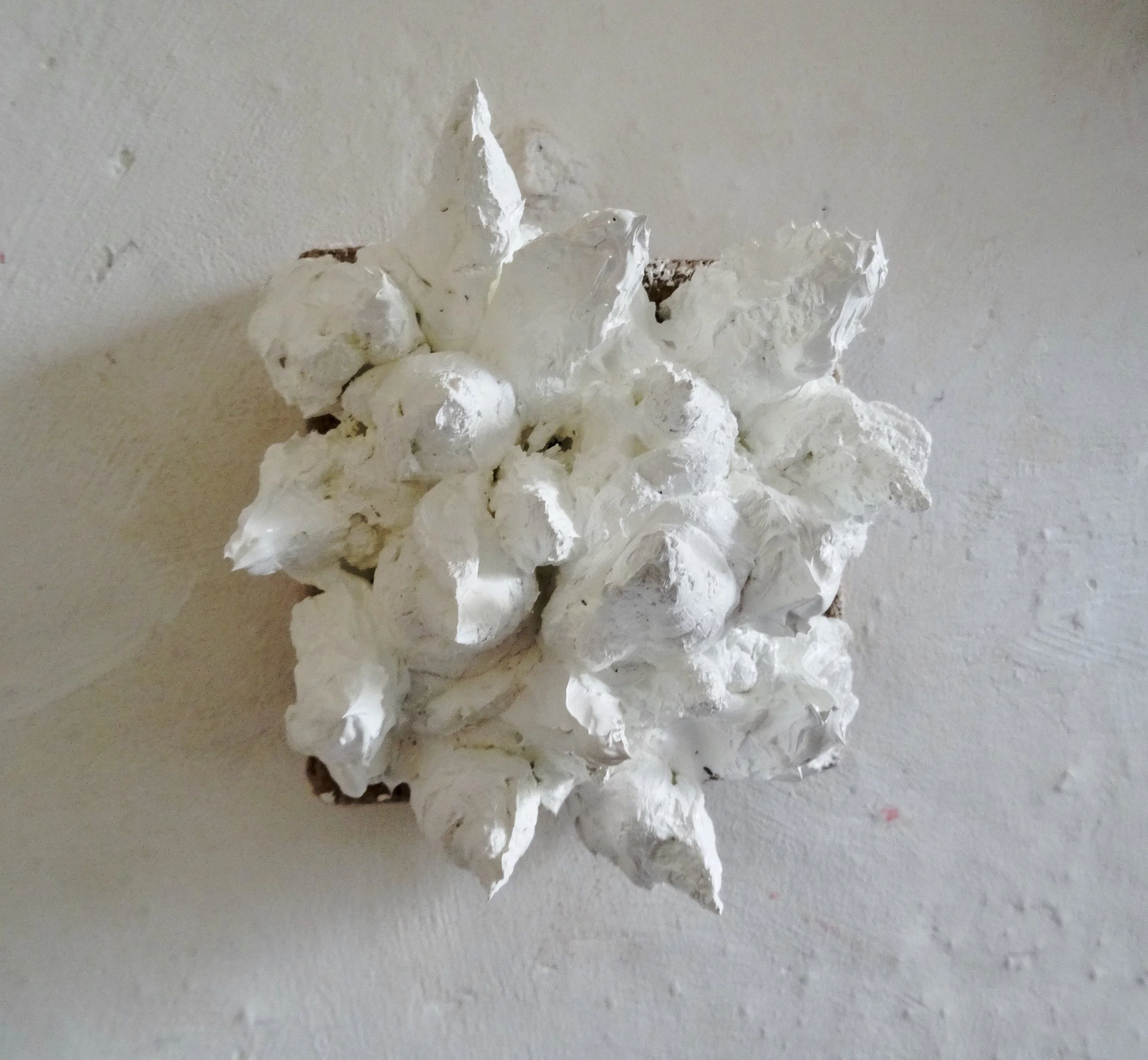 MARCIA THOMPSON  sem título , 2020 óleo sobre linho   13 x 13 x 13 cm