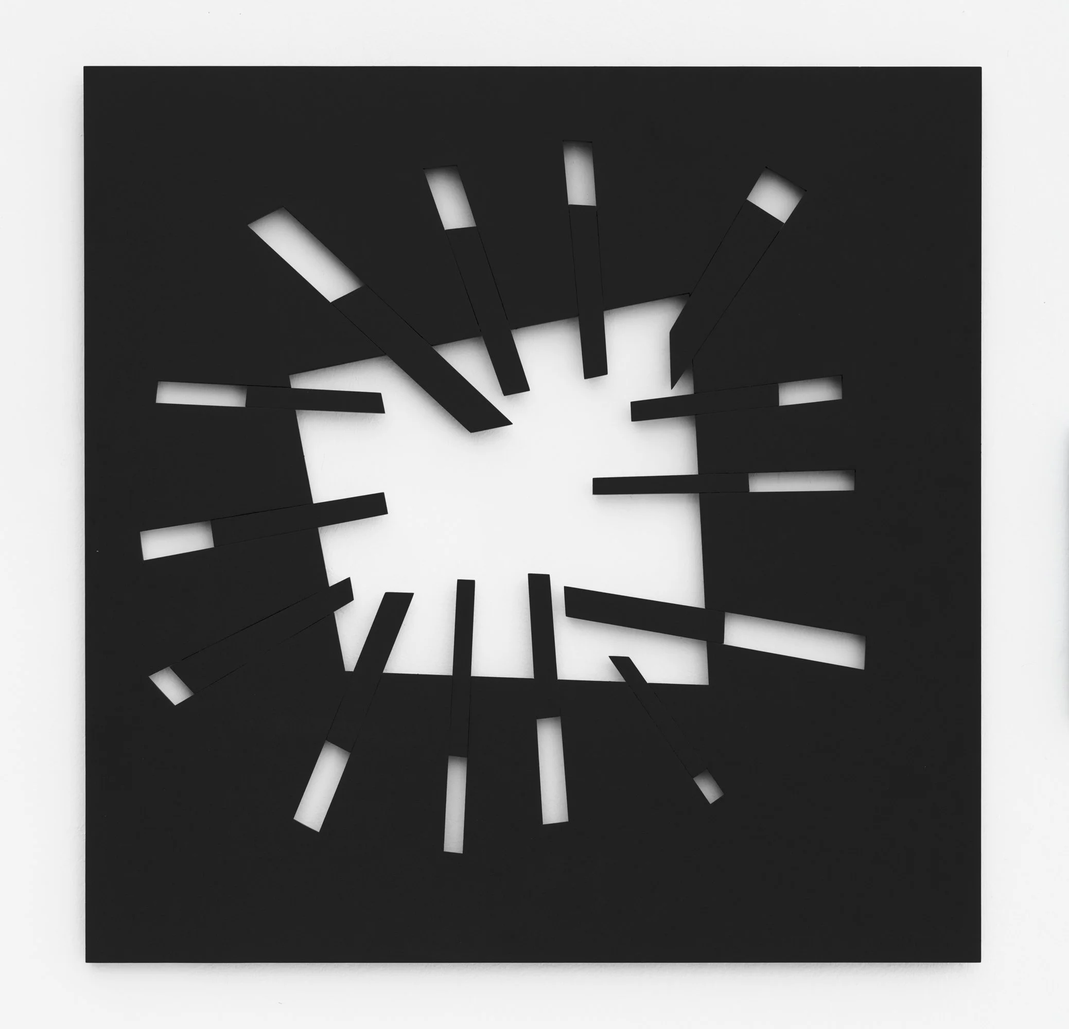  EVERARDO MIRANDA  sem título, 2025  Mdf 8mm e pintura automotiva  60 x 60 cm   