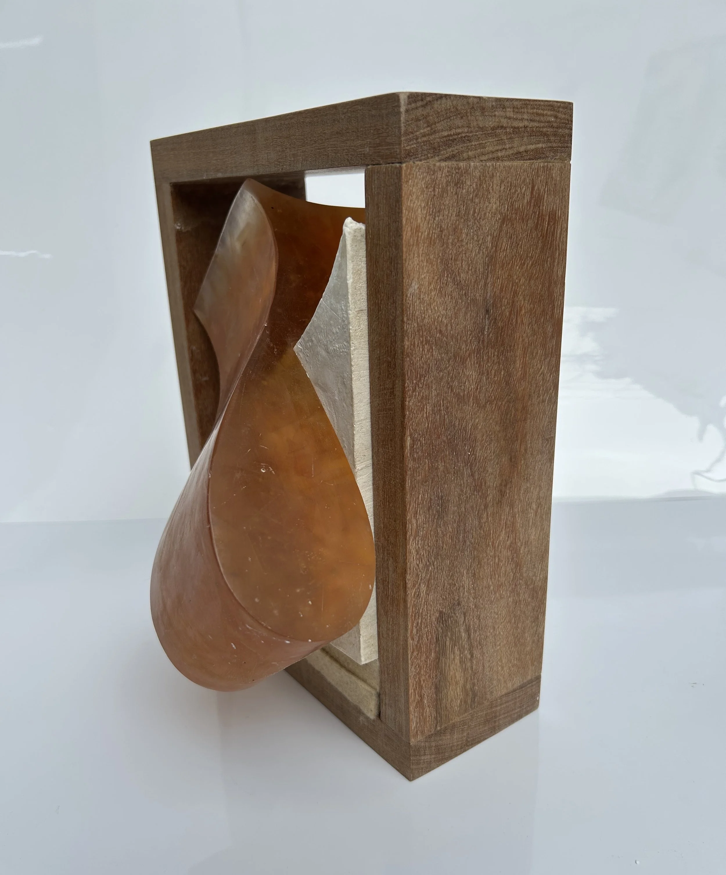  MARTA JOURDAN  Toró #2, 2026  madeira, feltro e carvão mineral  22.5 x 15.5 x 7 cm 