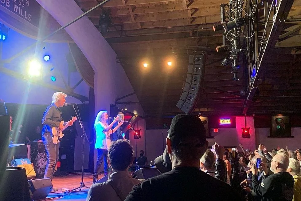 Ultimate Classic Rock : Patti Smith Performs at Night Two of Bob Dylan Center Opening (by Allison Rapp)