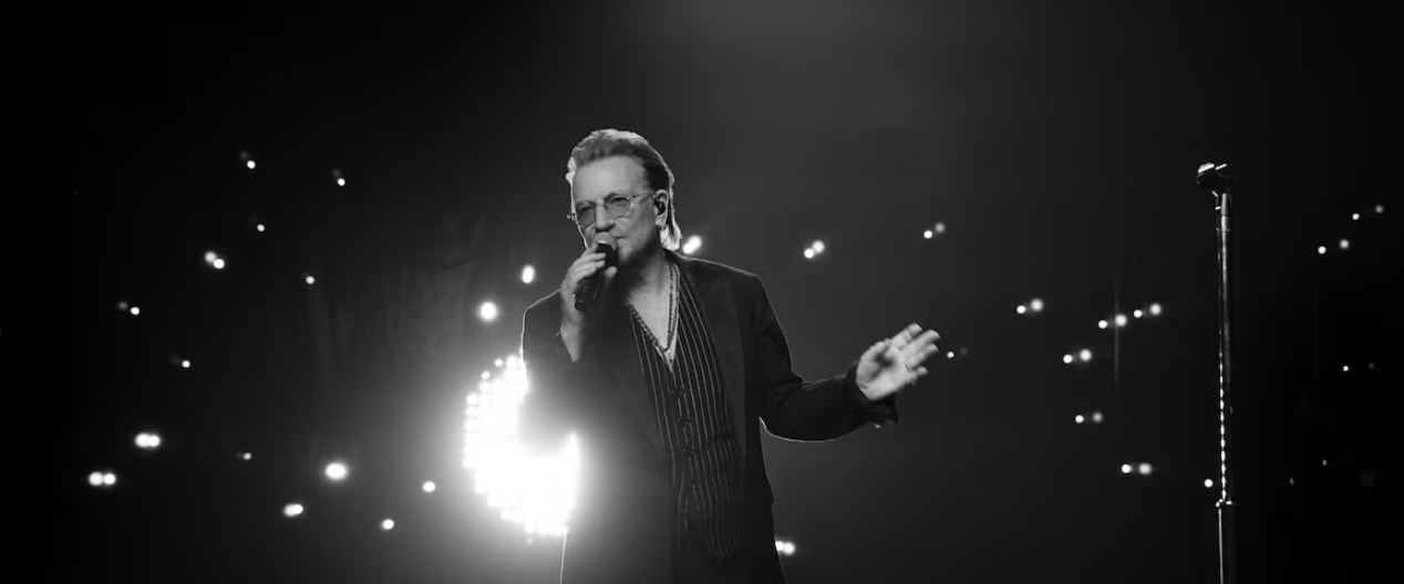 El País : Bono narrates his life (and his traumas) in a monologue. It’s all intense, just like him