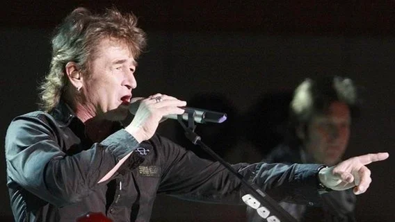 EUROVISION SONG CONTEST: STARS ROCKEN MIT “TOAST TO FREEDOM” DIE REEPERBAHN