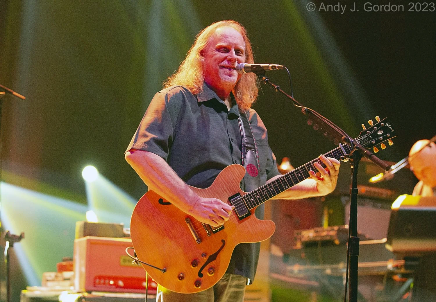 Glide Magazine: Warren Haynes Shares Stories Of Bobby, The Dead, Phil &amp; Friends, Allman Brothers Band &amp; Revisting Solo Debut ‘Tales of Ordinary Madness’ (INTERVIEW)