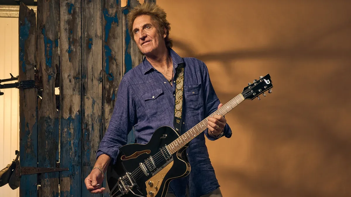 Guitar World: “I couldn’t get it together. Robert came in, with his martini and cigarette, and said, ‘I don’t want Robbie McIntosh. I don’t want Clapton. I want you’”
