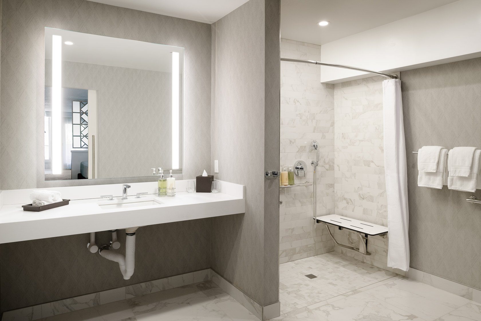 8-leparcsuite-gallery-leparc-2021-ada-roll-in-shower-king-or-two-queens-6037c076e0869.jpg