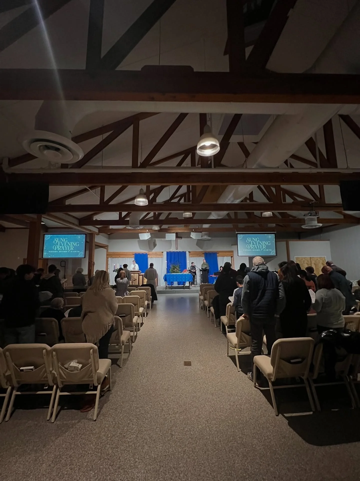 Entering into Advent with our Sung Evening Prayer Service last night 💙