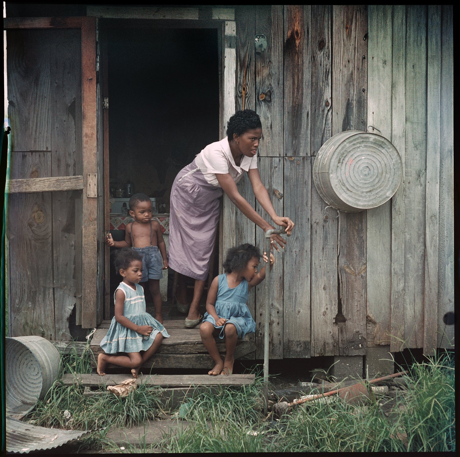  Gordon Parks  Mother and Children, Mobile, Alabama , 1956 Edition: 10/25 Archival pigment print  14 x 14 in. (image size)  The Do Good Fund, Inc., 2015-009 Photograph by Gordon Parks Courtesy of and copyright The Gordon Parks Foundation 