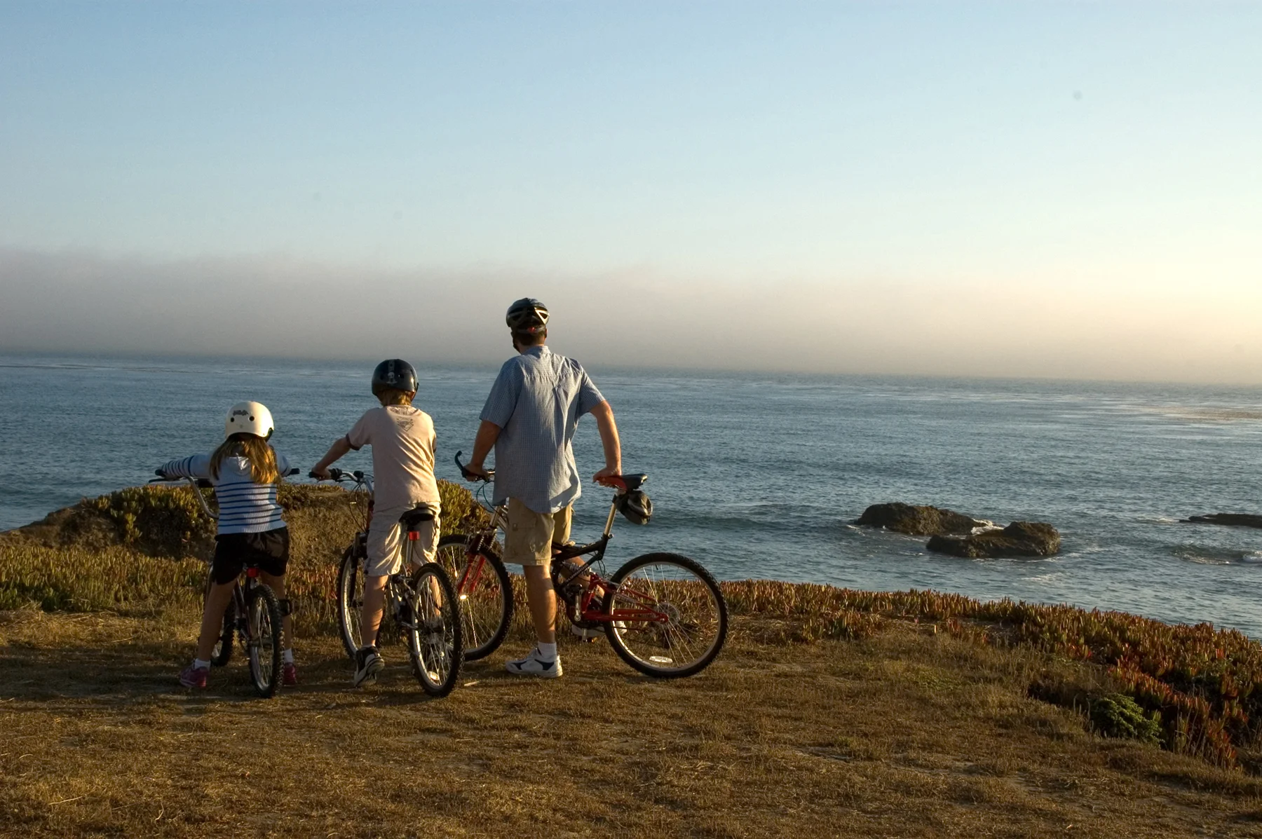 bikes-on-a-cliff-1439703.jpg