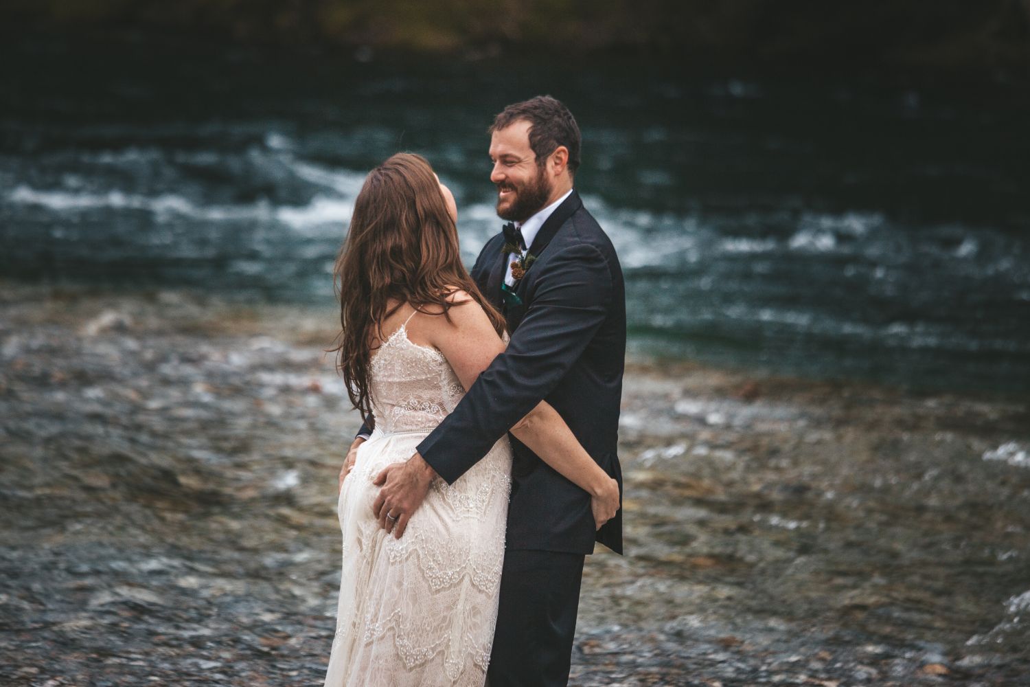 couple-laugh-winter-wedding-washington