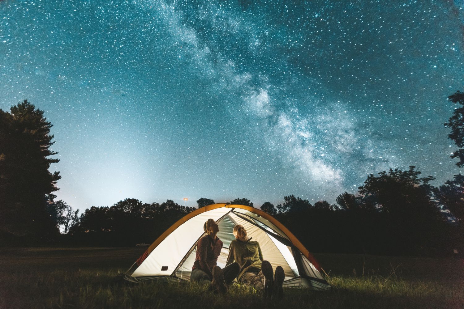 couple-tent-milkyway-stargaze-night-sky