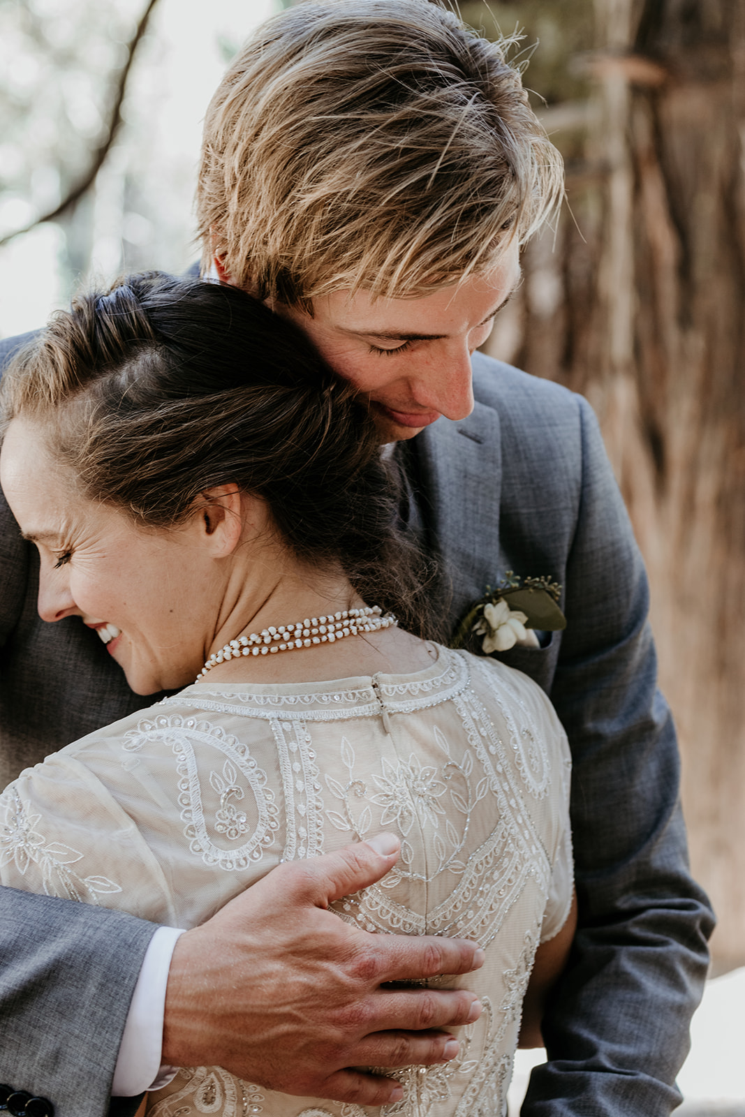 bride-groom-snuggle