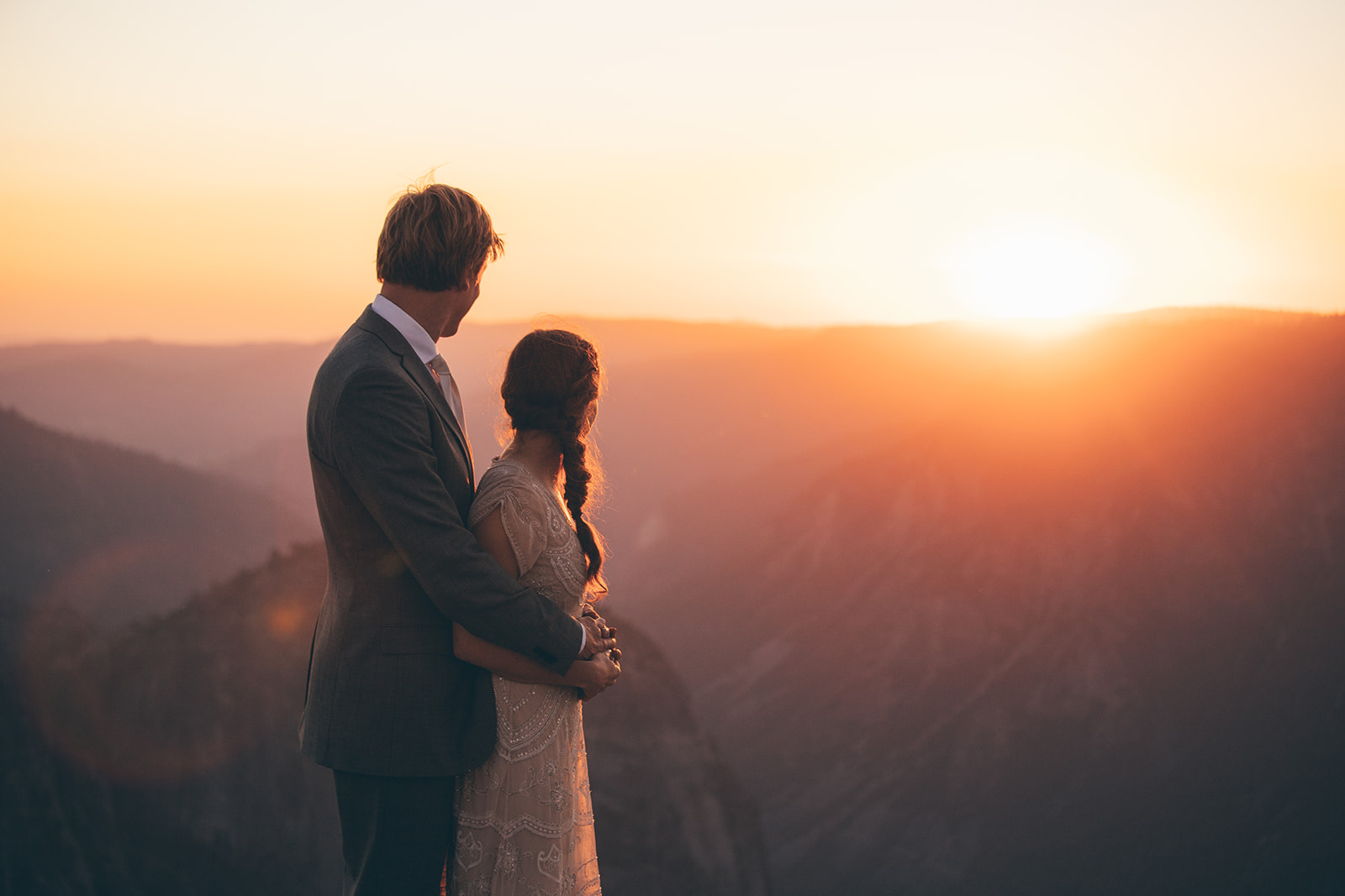 couple-look-sunset