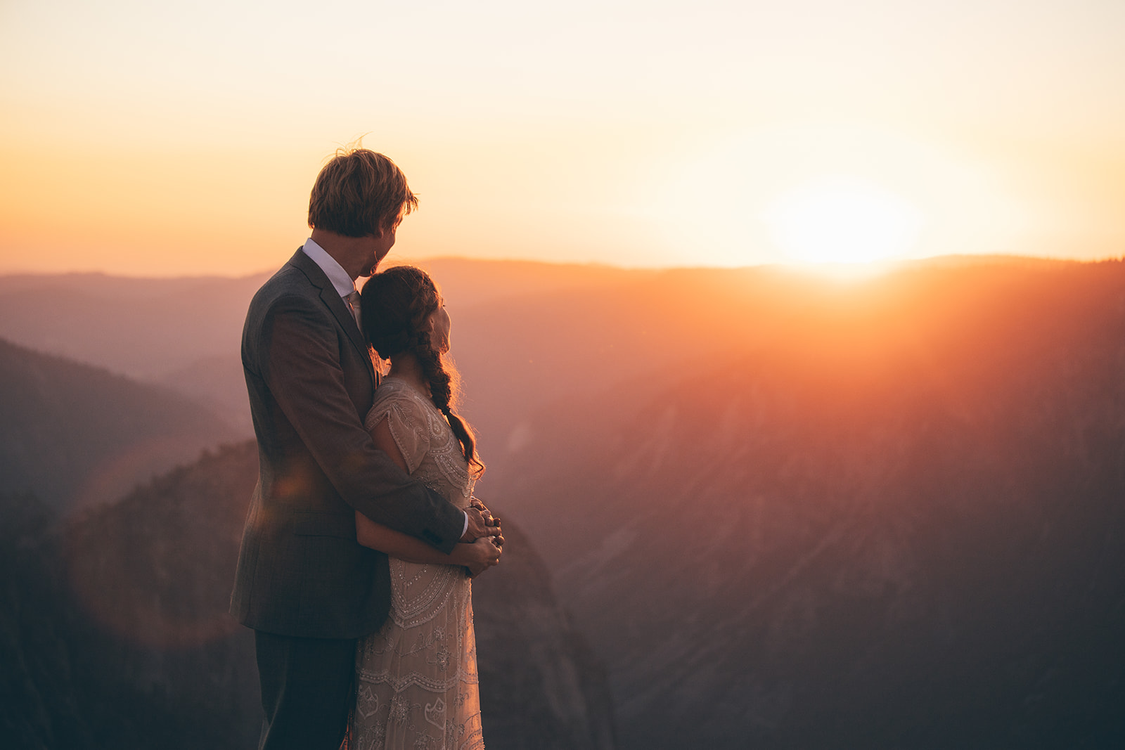 couple-embrace-sunset