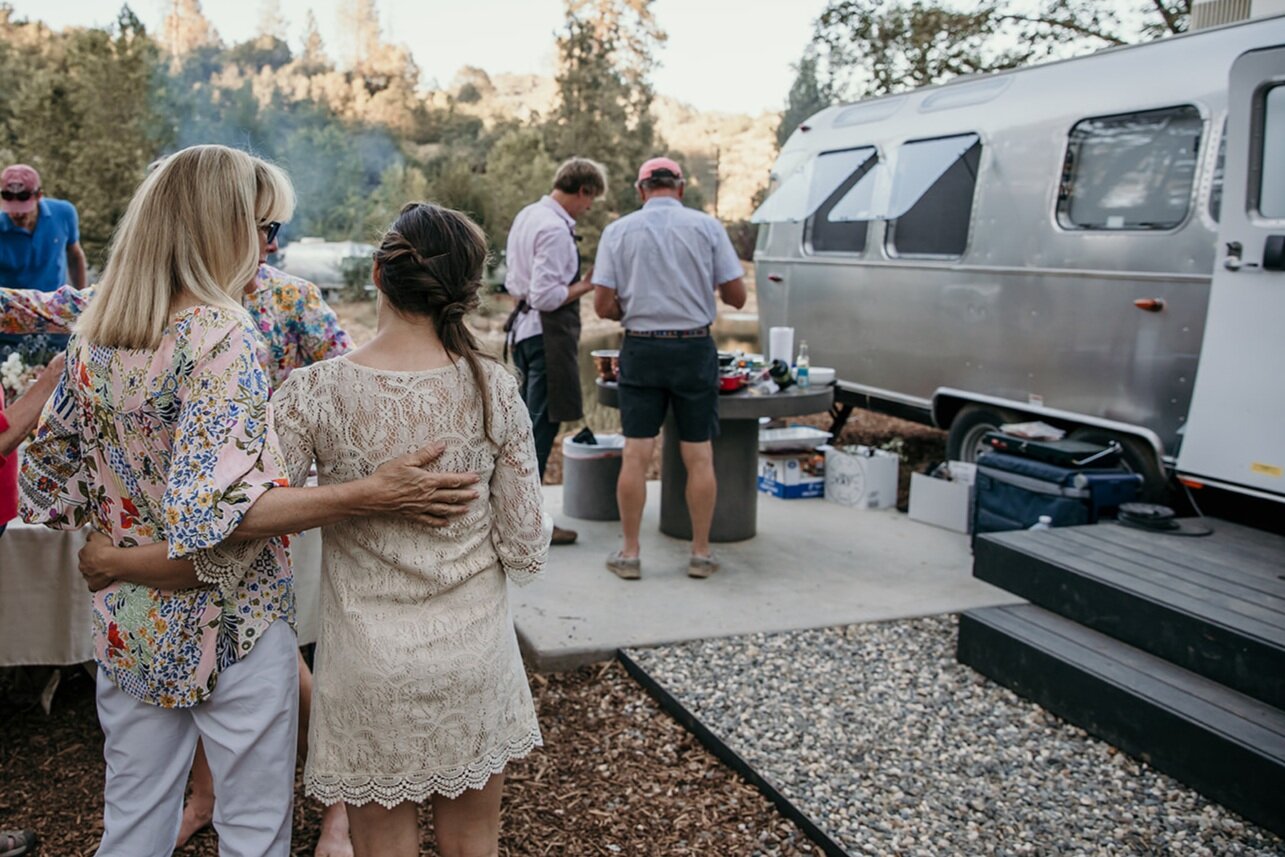 mom-hugs-bride