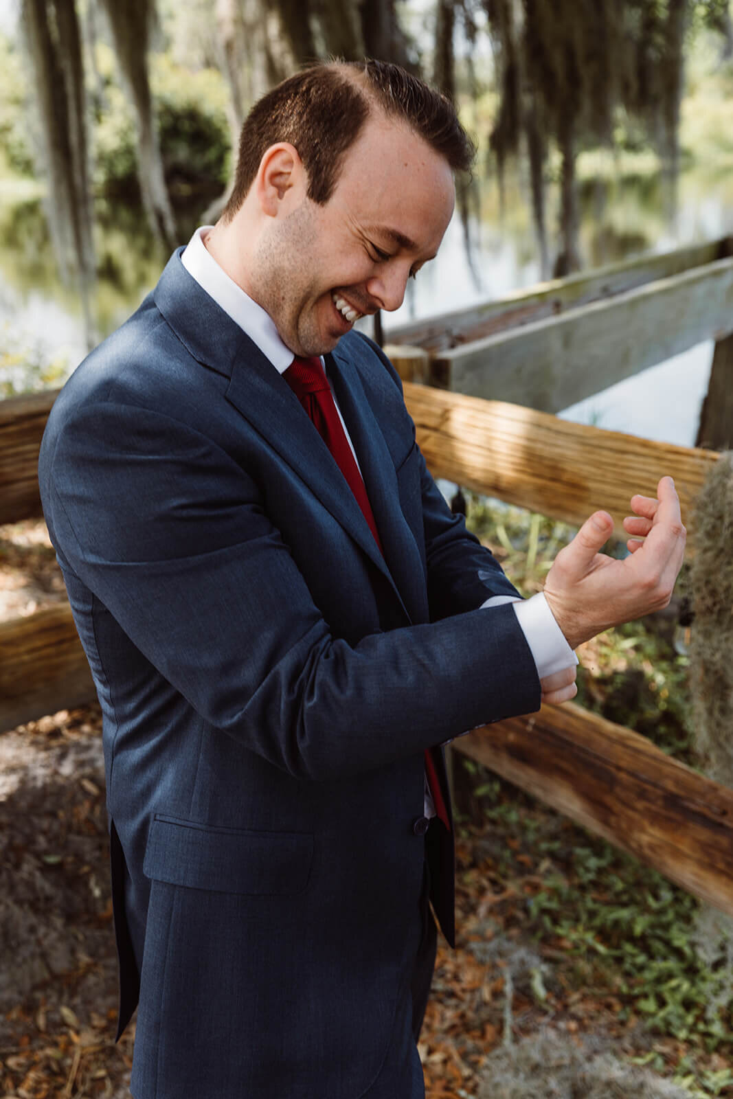 groom-smiles