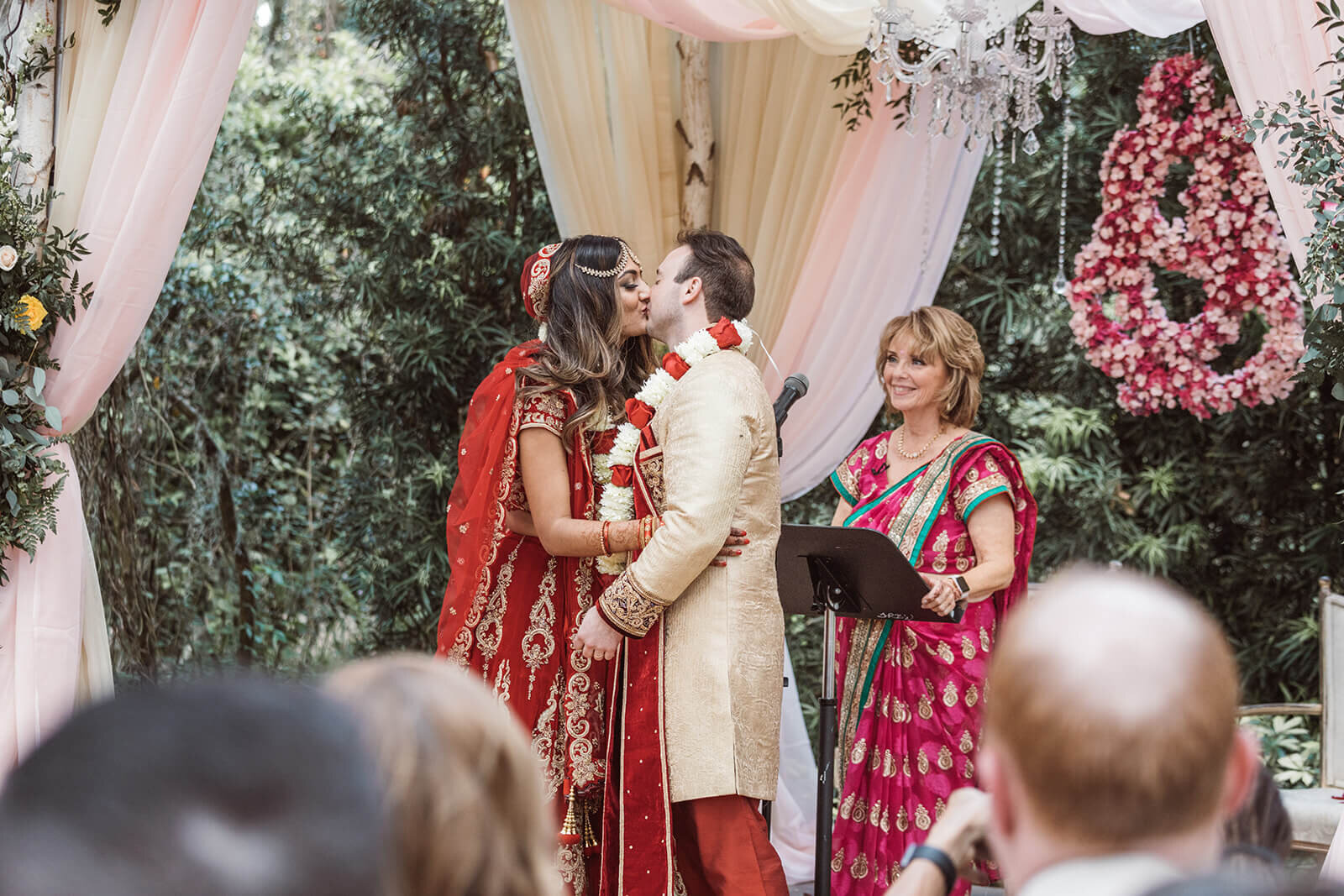 bride-groom-kiss