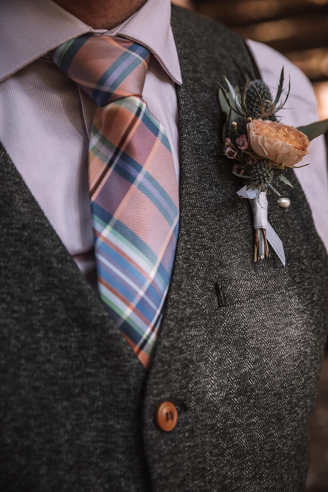  Details of the groom’s attire during fall elopement in Vermont 