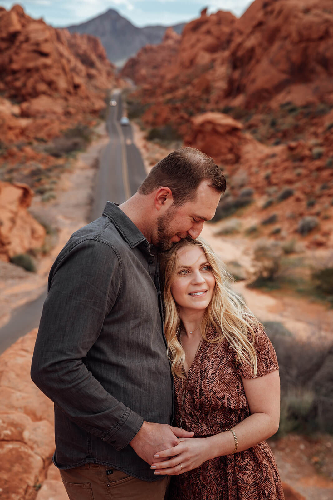  Couple explores Valley of Fire State Park next to Lake Mead, outside of Las Vegas, Nevada. Nevada elopement photographer 