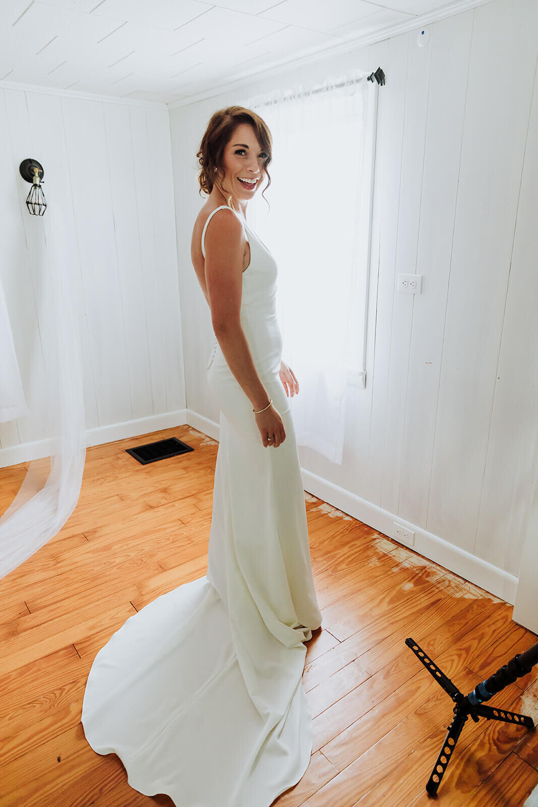  Beautiful simple wedding dress. Small outdoor wedding in Maine. 