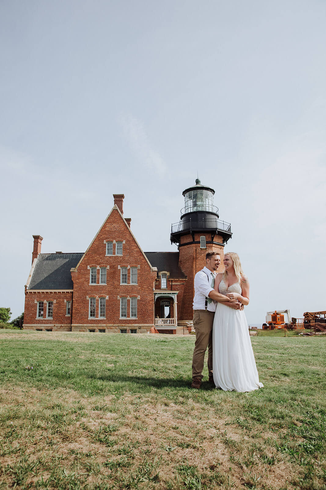  Couple at a lighthouse during their hiking and beach elopement on Block Island off the coast of Rhode Island. 