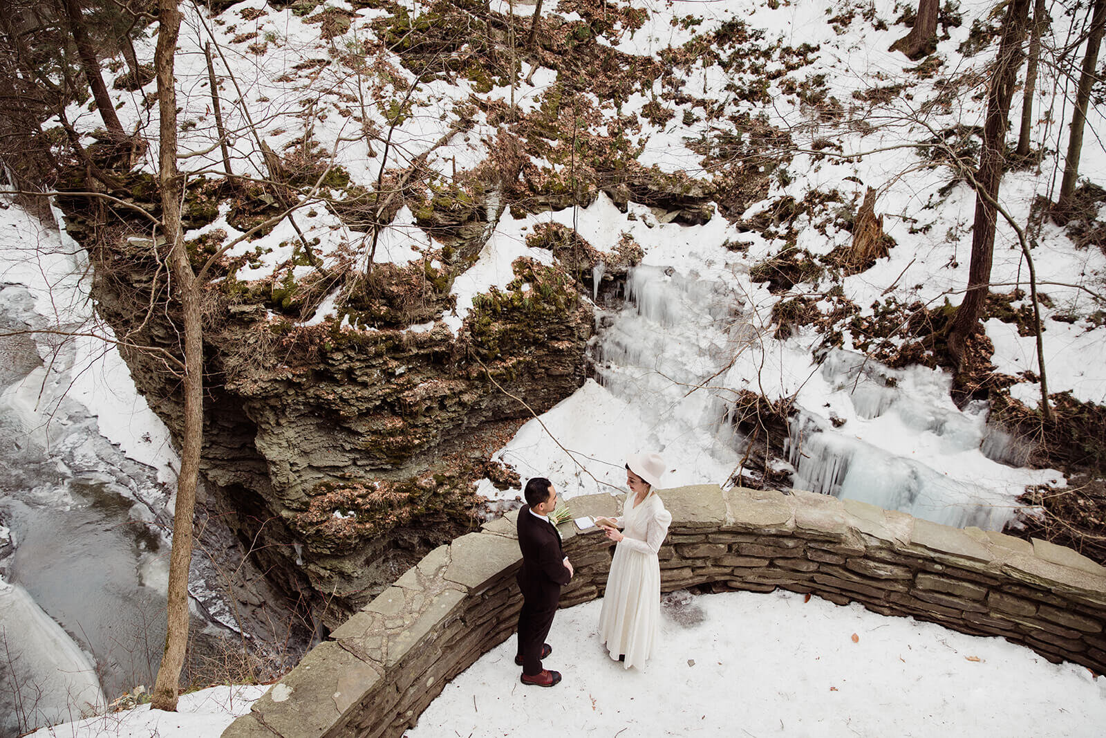  Stylish NYC couple elope late winter in the Finger Lakes region of Upstate NY. 