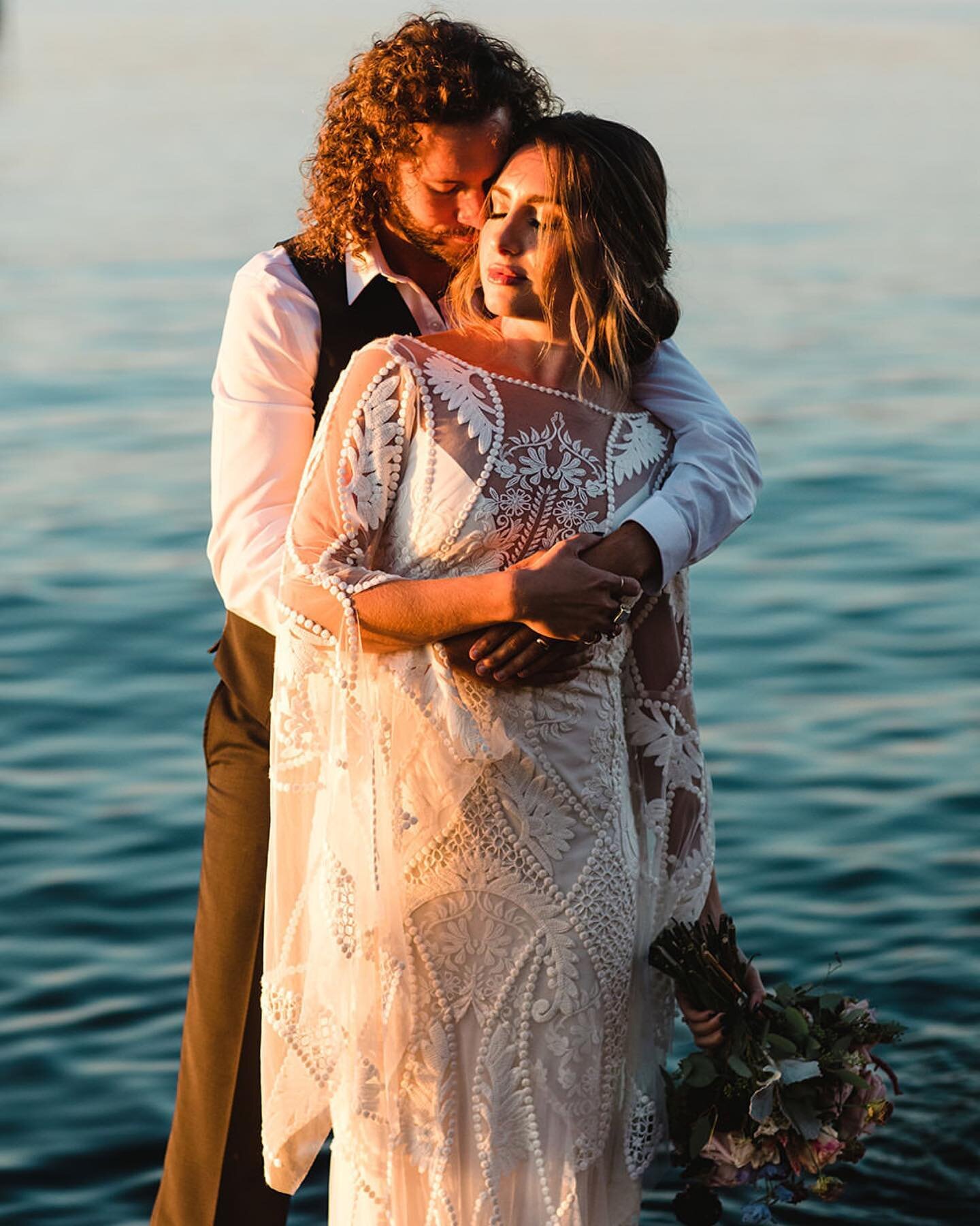 Every once in a while, an elopement goes so much better than even I could have ever imagined, and that is exactly what happened when @alexissaponte and Nick eloped in Vermont. Everything from their style choices to the weather could not have been bet