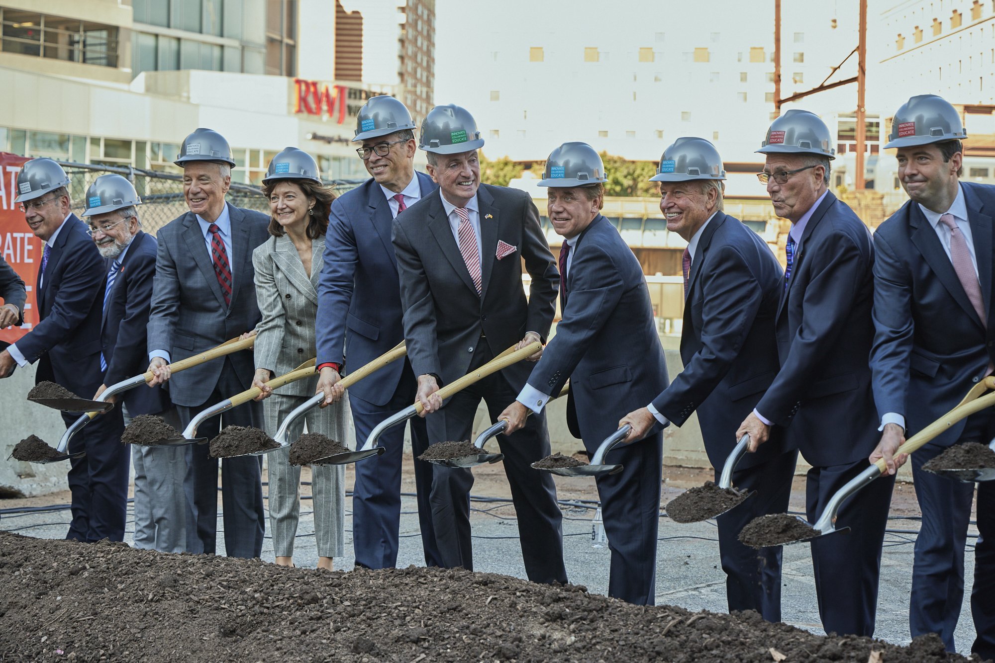 HUB_GROUNDBREAKING_10142021_JP_0N4A0924 1.jpg