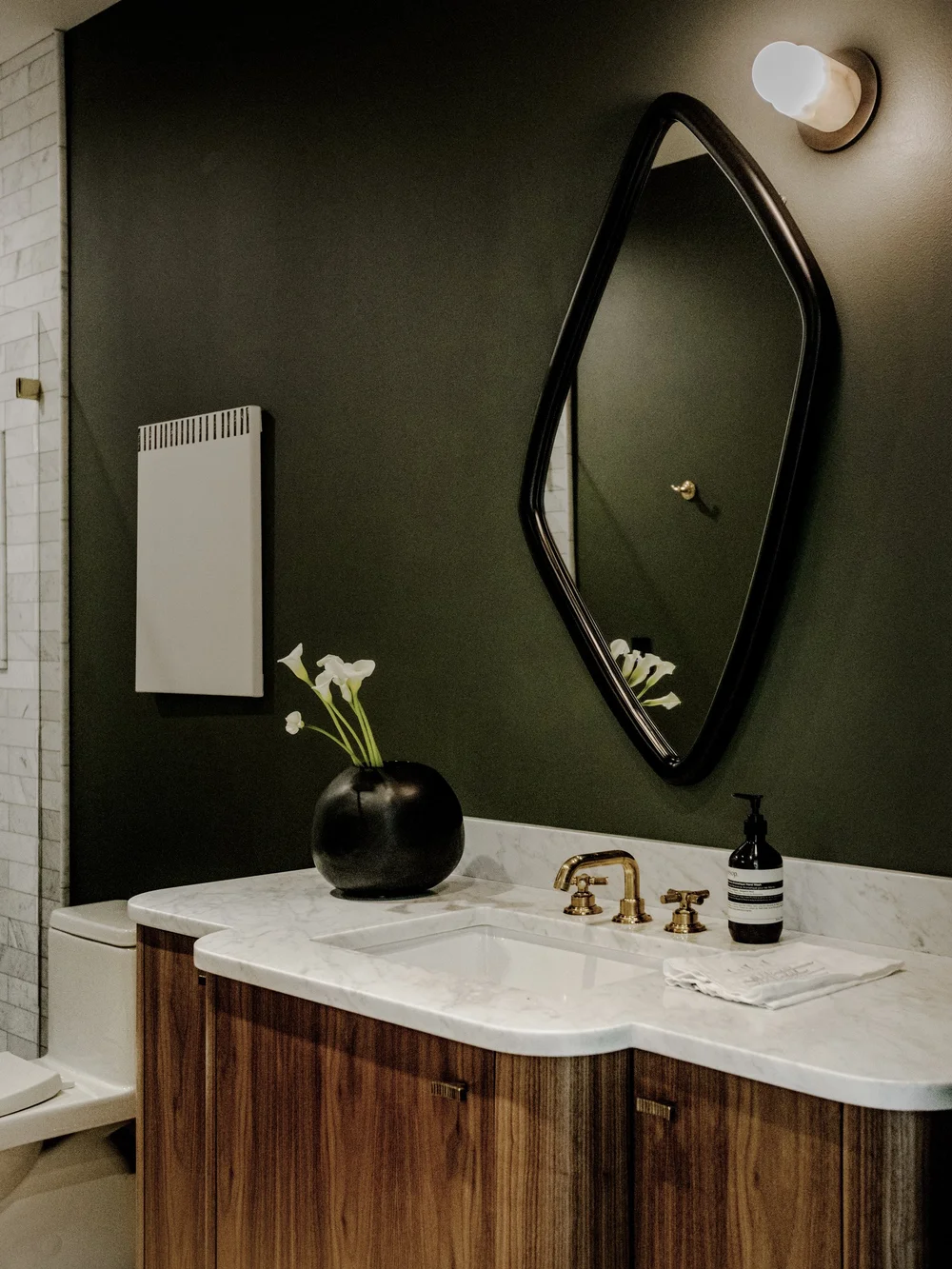 AbbottHouseInteriorGuestBath.jpg