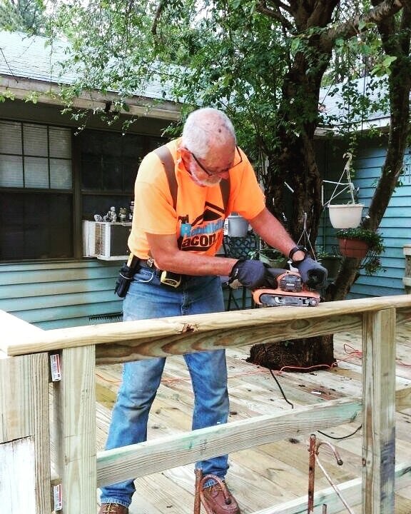 Today our volunteers tackled another outdoor project. Keeping it distant. Keeping it moving! 
#rebuildingmacon #reshapinglives