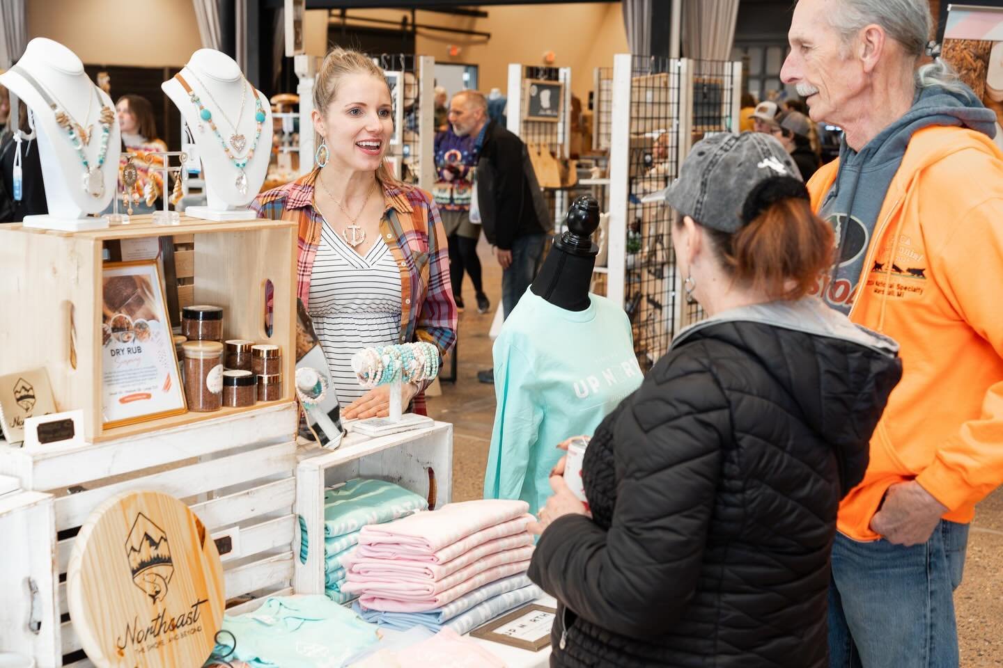 BIG NEWS 📰  We&rsquo;re excited to share that The MPLS Craft Market is headed to the @MallOfAmerica ⭐️🛍️

📢Makers registration is now LIVE! 

The Minneapolis Craft Market at Mall of America is a month-long popup featuring a curated selection of lo