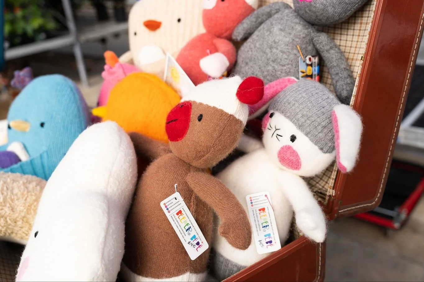 The best gifts are made with love ❤️ 

See you at Field and Festival🎄all weekend @wagnersgardencenters ✨ 10AM - 2PM. Register now 🎟️ Link in bio.

#mplscraftmkt #holidaymarket #shoplocal #mnmade