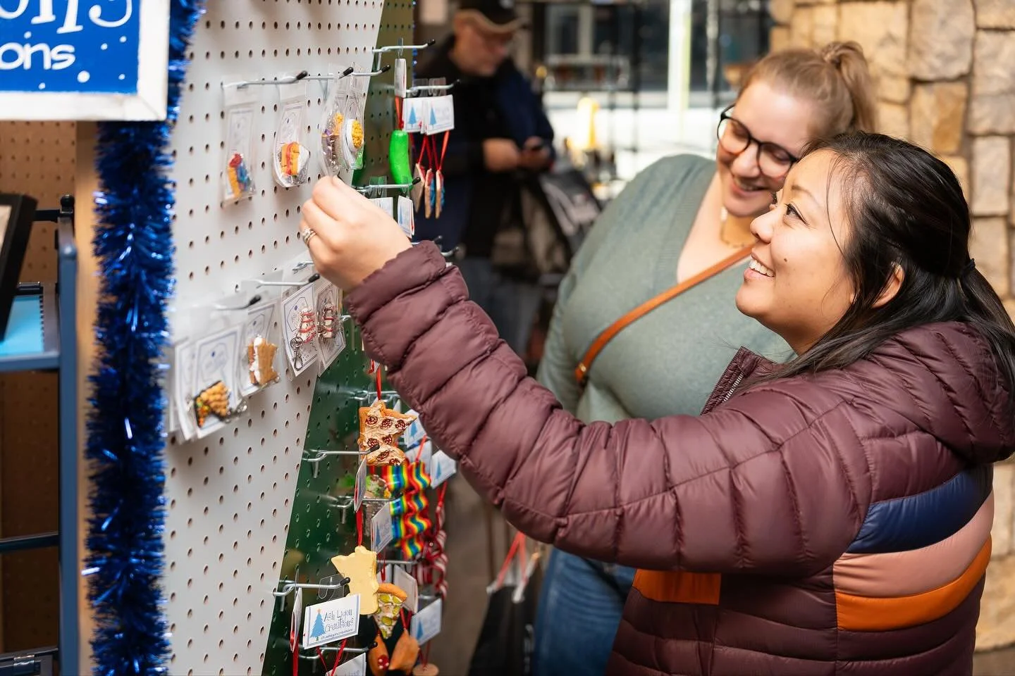 It&rsquo;s beginning to look a lot like&hellip; Holidays on Nicollet! ❄️
Meet us @mplsdowntown NEXT Thursday November 13th for our opening day! Shop for the perfect gifts from  60+ local artists &amp; makers.❤️

🎄IDS Center | Nov 13&ndash;Dec 21 | 1