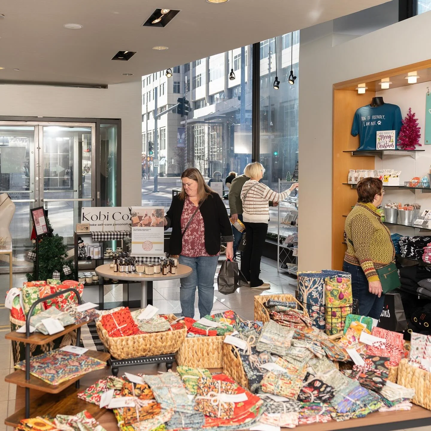 🎁 Holiday market season is officially here, and we&rsquo;ve got a big week of festive shopping ahead! ✨ Check out where you can shop small and make spirits bright this week: 

🎄 Holidays on Nicollet &ndash; Grand opening Nov 13 | Open daily 10&ndas