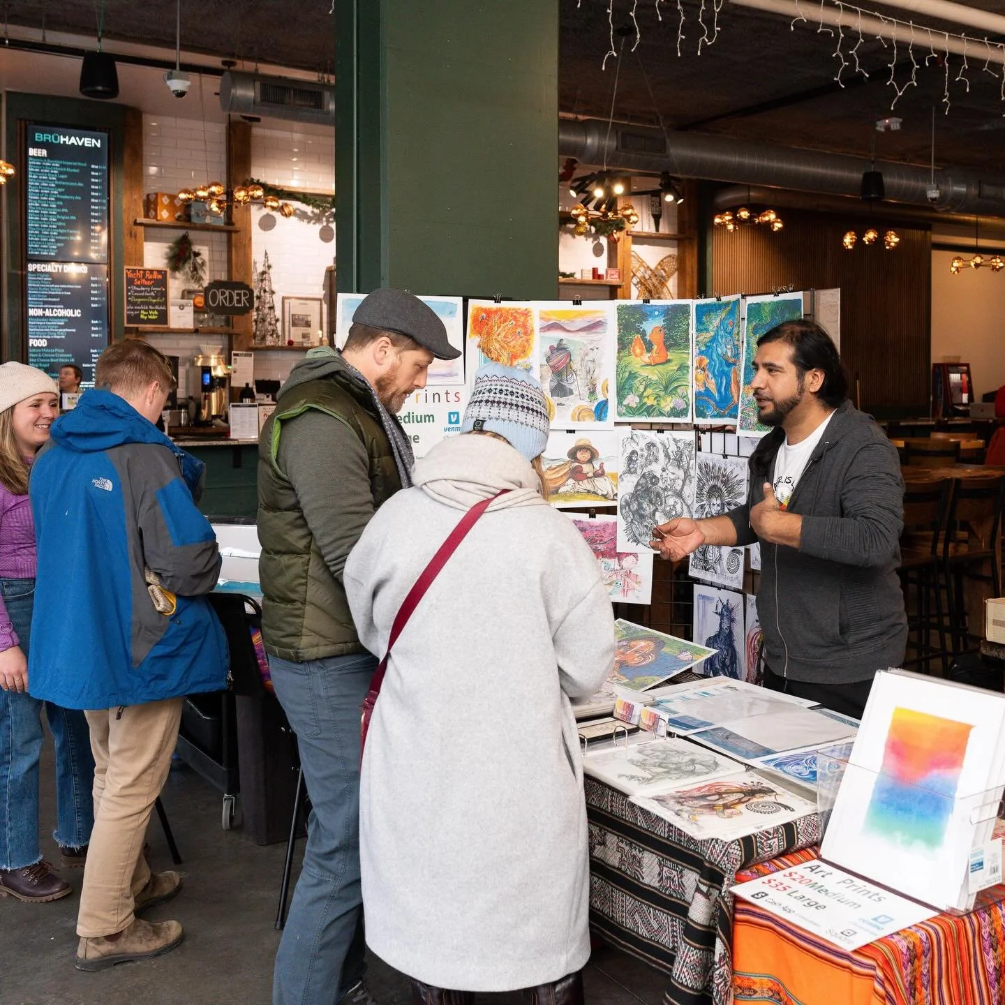 ☃️Can you believe it?! There are only 3 full weekends left to wander, sip, shop, and discover handmade goods.

Mark your calendars and bring your besties 🎁❤️ holiday gifting just got way more fun.

🍺 A Handmade Holiday Market @bruhavencraft 
(Sat 1