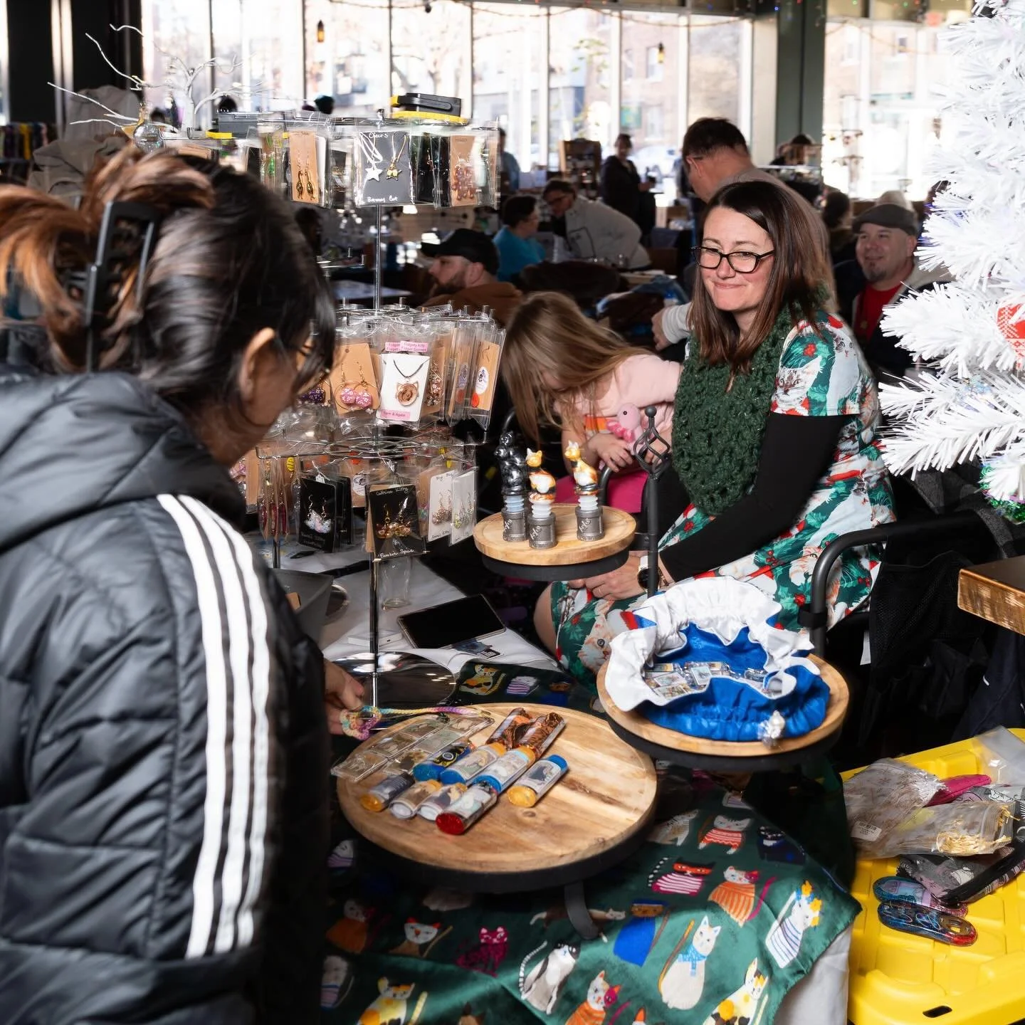 🎄✨ Spend your weekend with us at A Handmade Holiday Market! We&rsquo;re back @bruhavencraft this Saturday AND Sunday. Sip 🍺 in the taproom and support local, for the final days of holiday 🛍️shopping. 

#handmade #shopsmall #mnmade #mpls