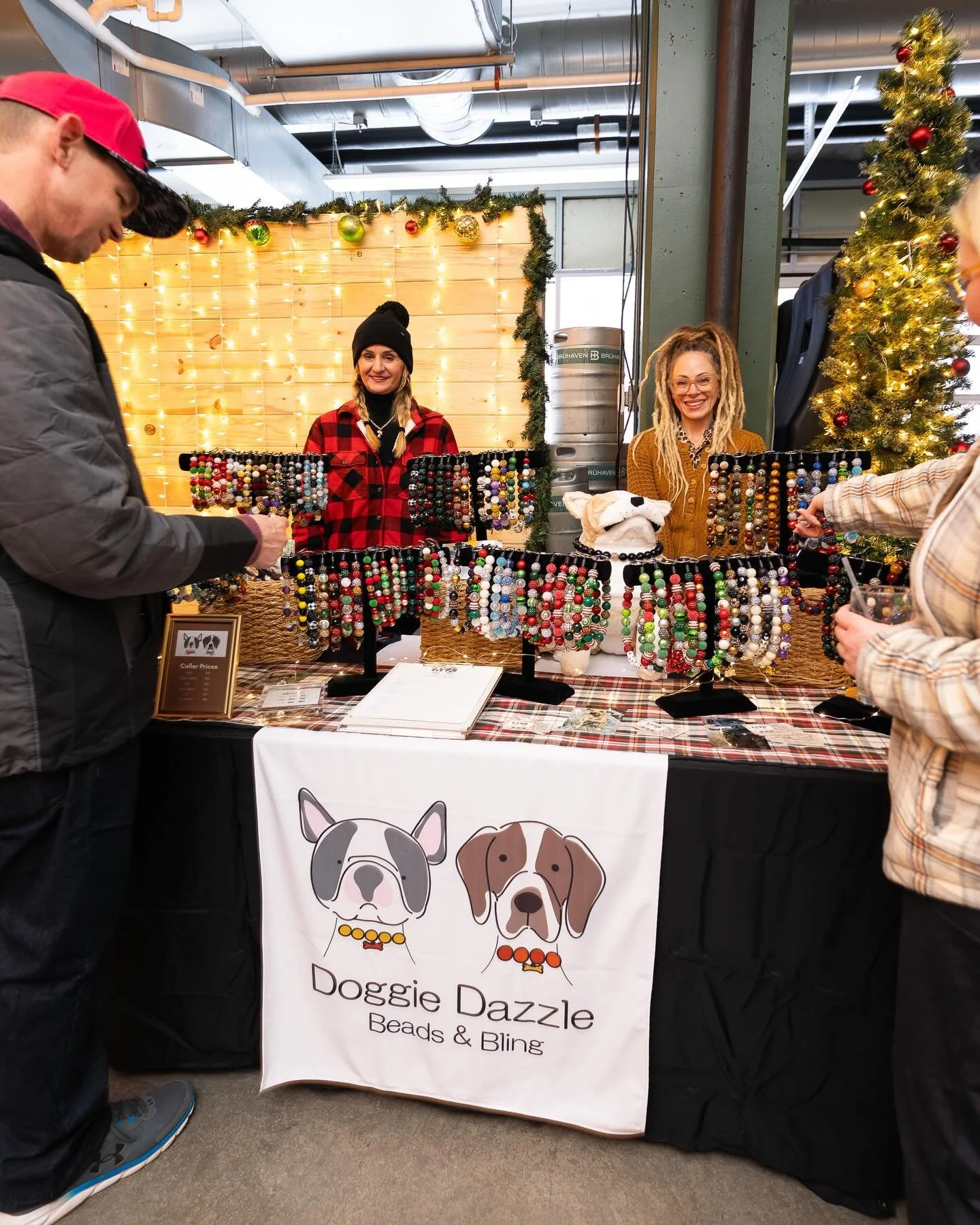TOMORROW = your final chance to shop at A Handmade Holiday 🎄Market @bruhavencraft. Grab a 🍺, groove with @djbusterbaxter, and find 🎁 that&rsquo;ll make spirits bright ✨ all from local makers.

📅 Saturday, Dec 20 | 12&ndash;5 PM | Br&uuml;haven Cr