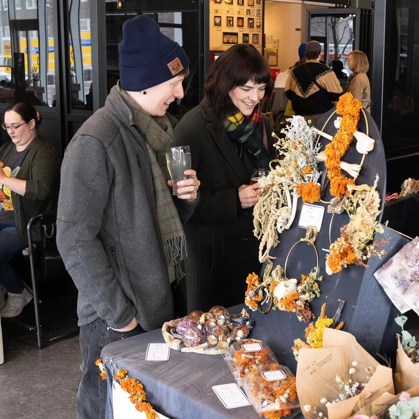 Happy Holidays! ❄️🎁🎄❤️Thank you for choosing to shop from our makers. Your support this season is what makes it extra special! 

#craftmarket #holidays #smallbusiness