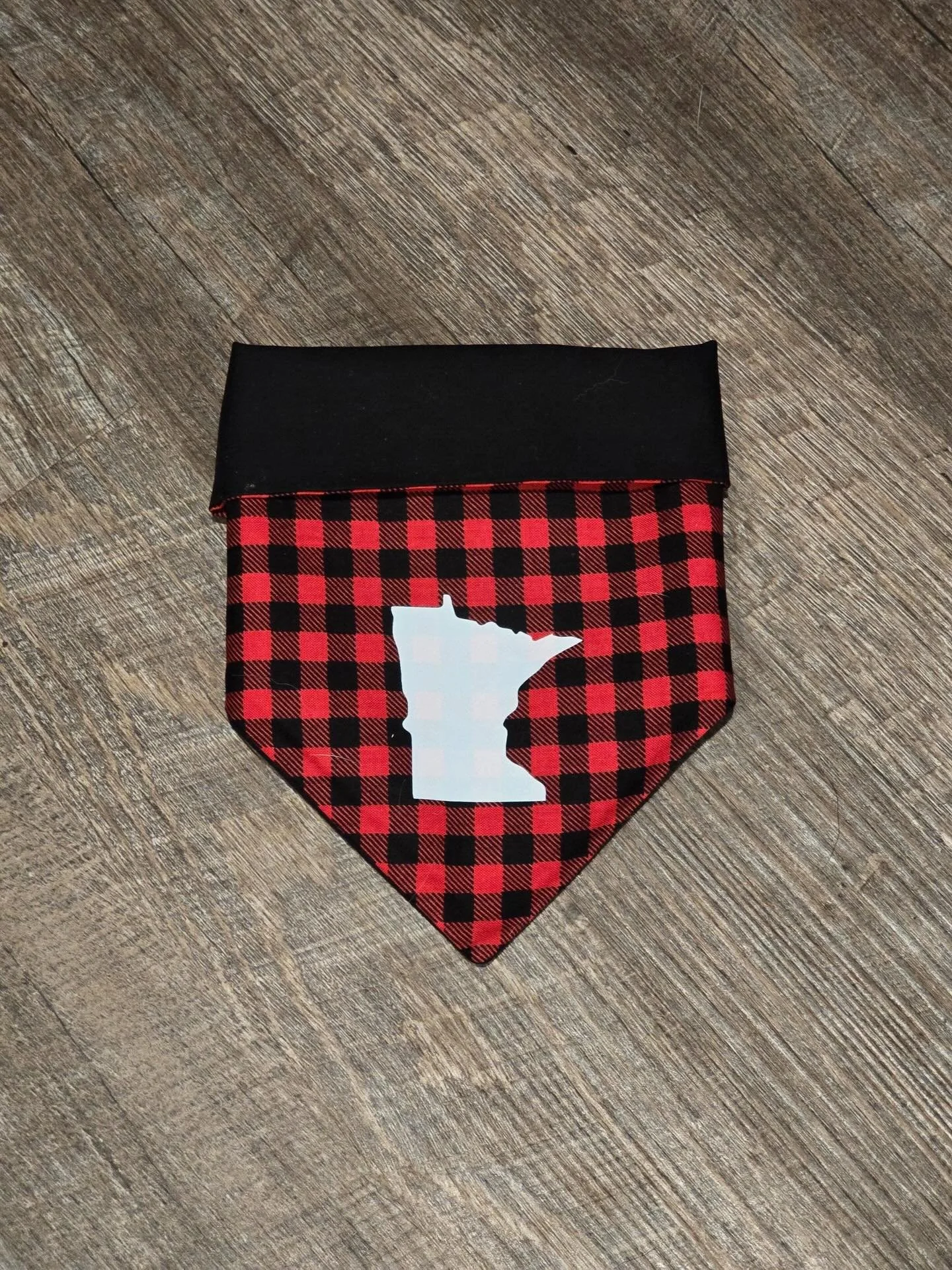 A gift card does more than you think. It puts real dollars toward rent, payroll, and utilities 💕 right when local businesses need it most. Treat yourself, 🎁 a friend, and help support our makers! Link in bio. 

#mnmade #handmadewithlove❤️ #shopsmal