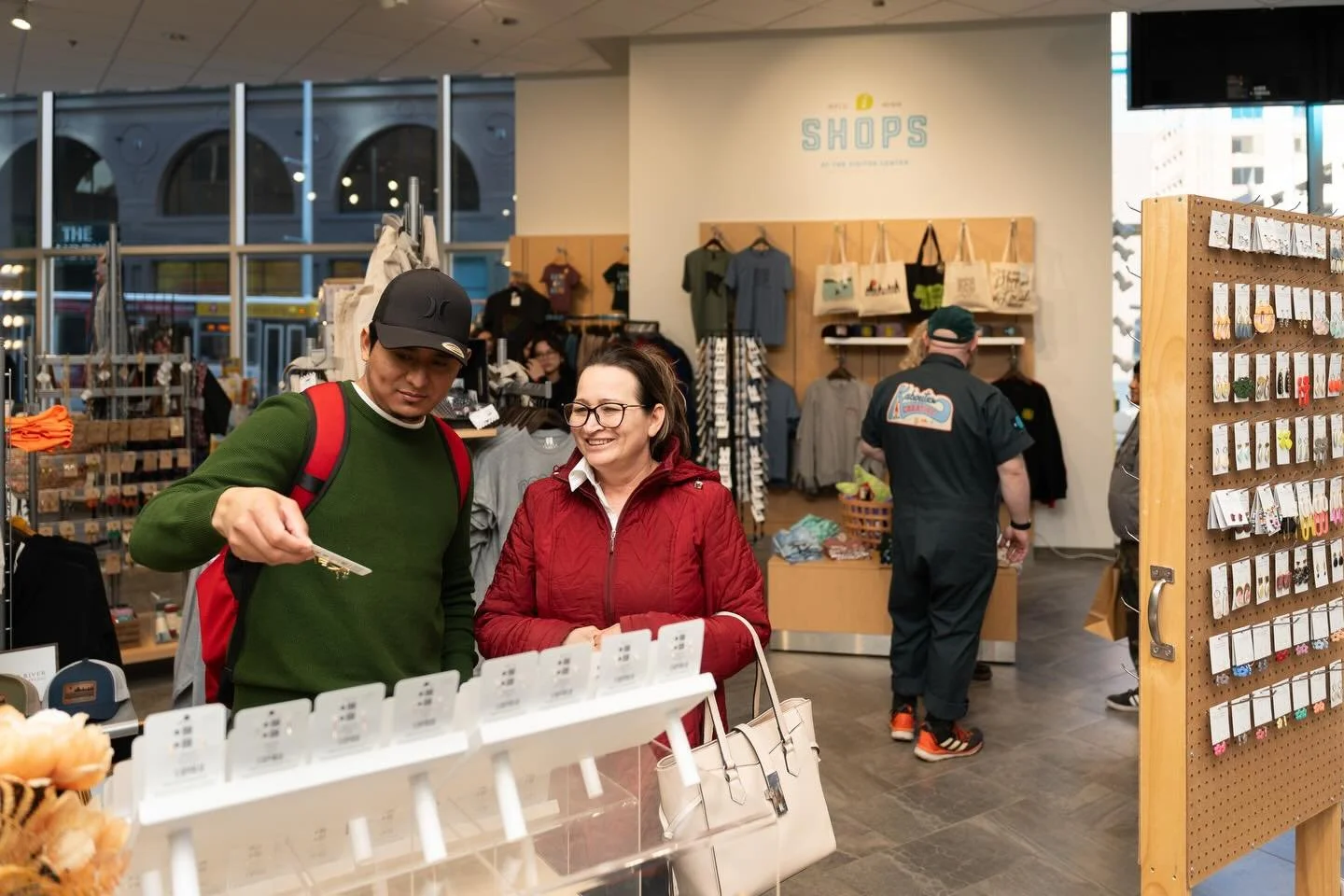 New month, new markets! 🌷April is packed with chances to shop handmade &amp; support local makers across Minneapolis. 🗓️Mark your calendars:
📍 Meet Your Maker @meetminneapolis April 9, 11AM&ndash;2PM
📍 Old St. Anthony Spring Market @machineshopmp