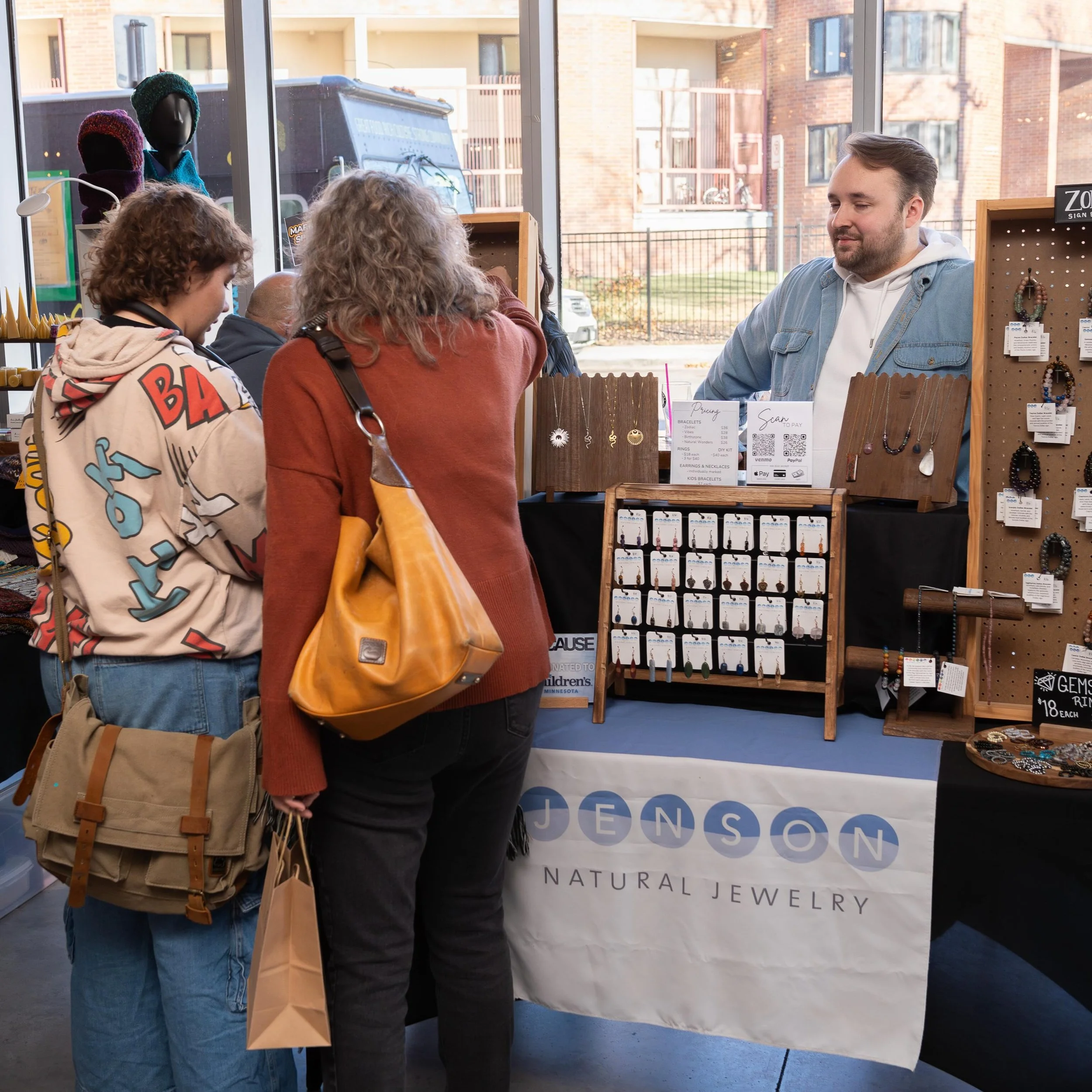 Still looking for the perfect Mother&rsquo;s 💖 Day gift? 

The Makers &amp; Moms: Mother&rsquo;s Day Market @bruhavencraft has everything! 🛍️Shop for handmade gifts, enjoy complimentary 💇&zwj;♀️styling from @drybar_msp, portraits 📸 by @juliegreer