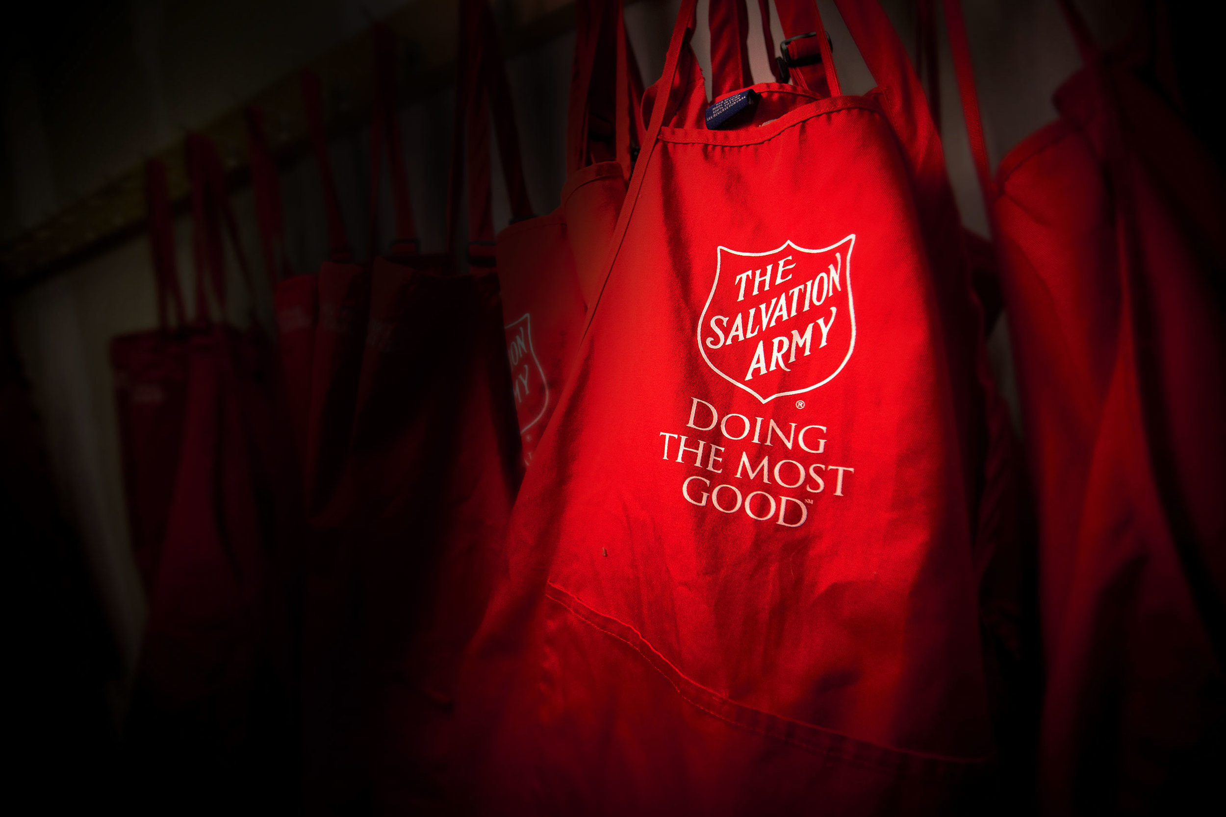 b-volunteer-aprons-dareker (1).jpg