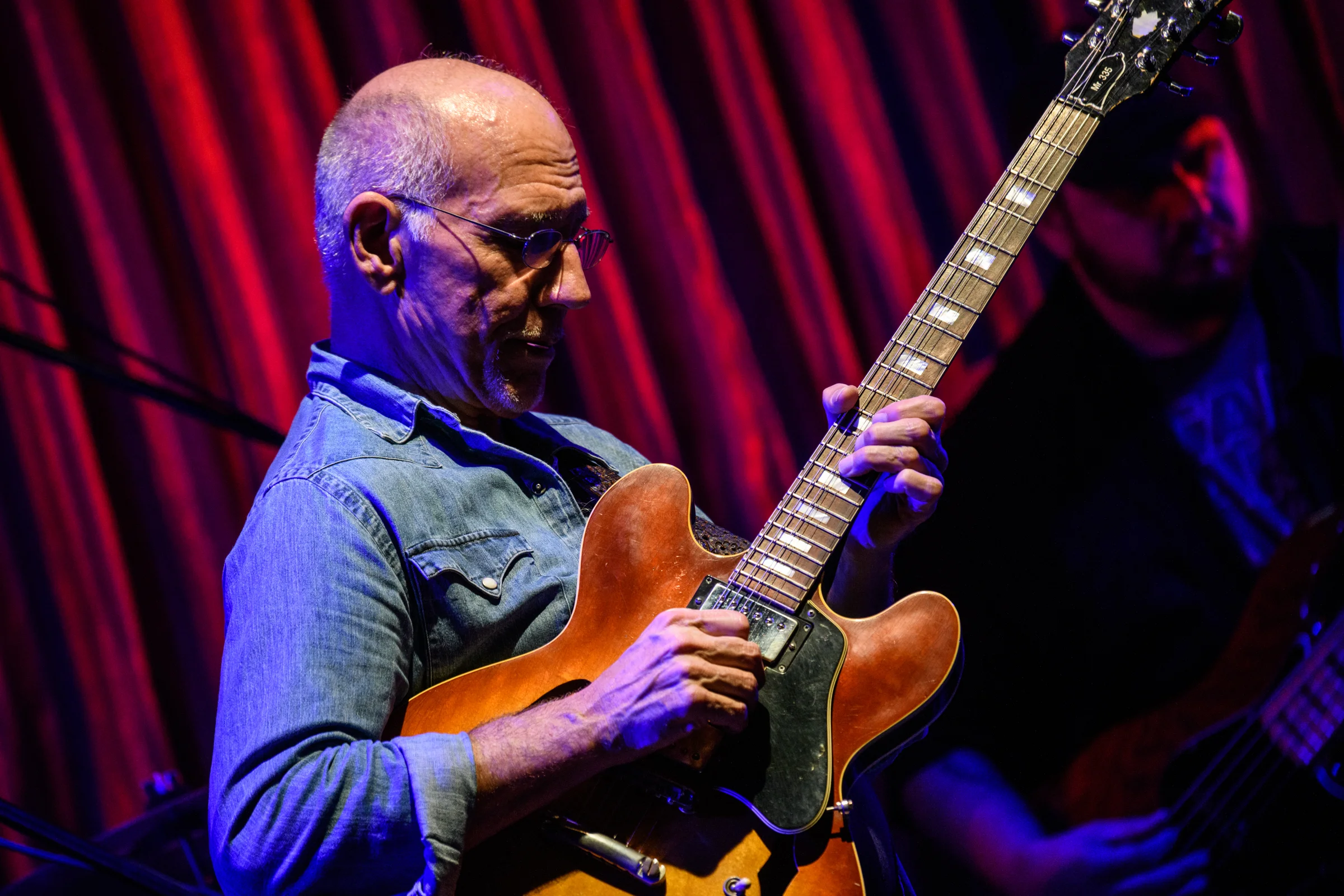 About — Larry Carlton