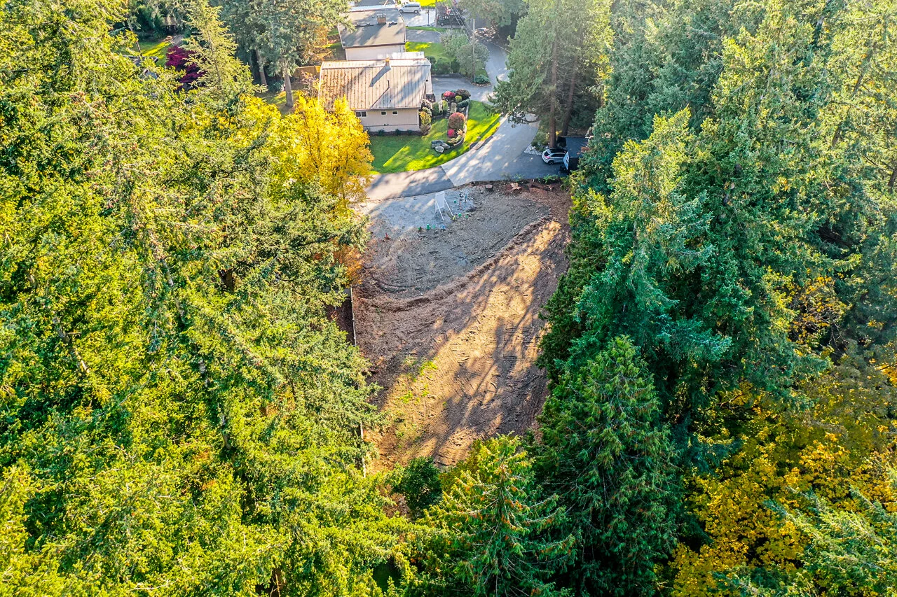 5667 Fairlight Crescent Delta-10.jpg