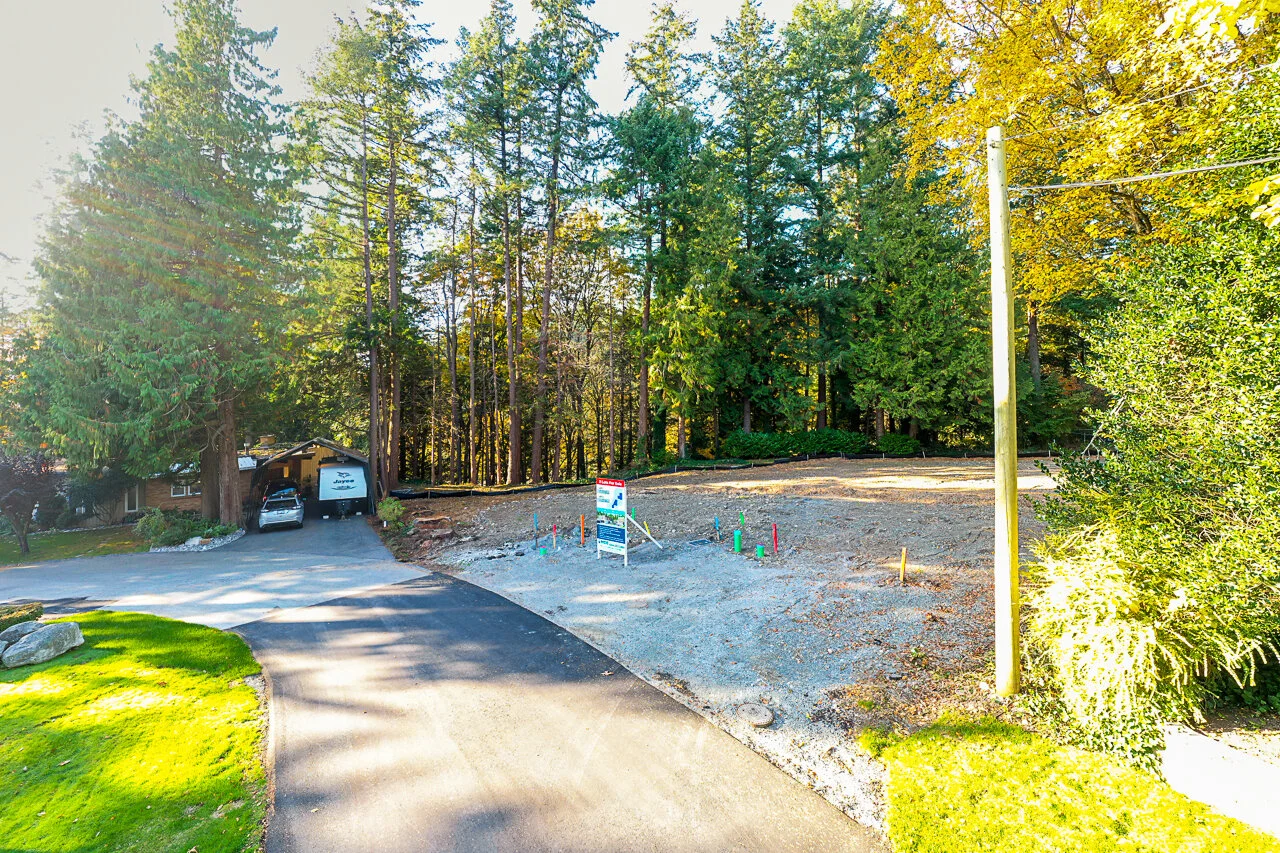 5667 Fairlight Crescent Delta-14.jpg